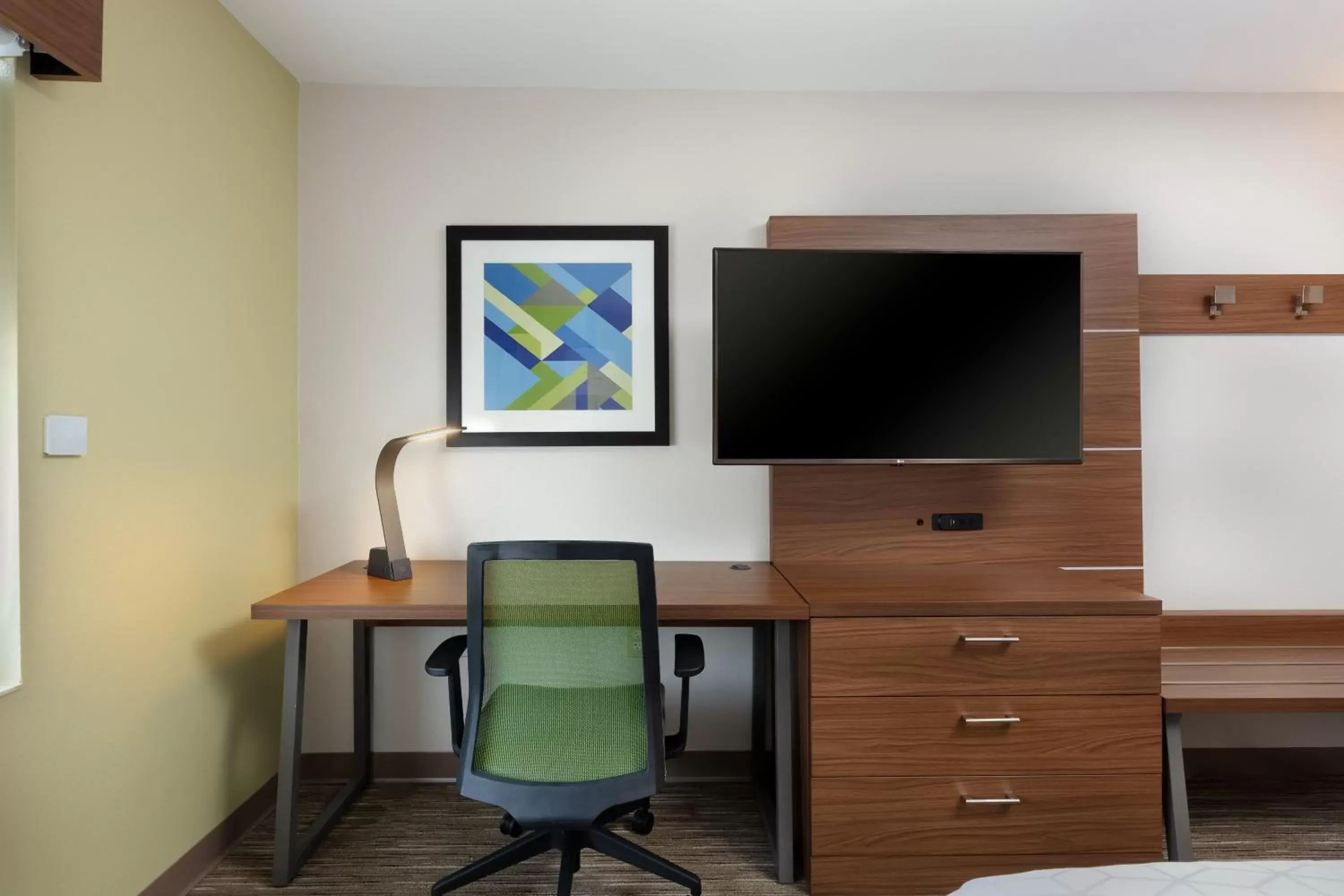Photo of the whole room, TV/Entertainment Center in Holiday Inn Express Alpharetta - Roswell, an IHG Hotel