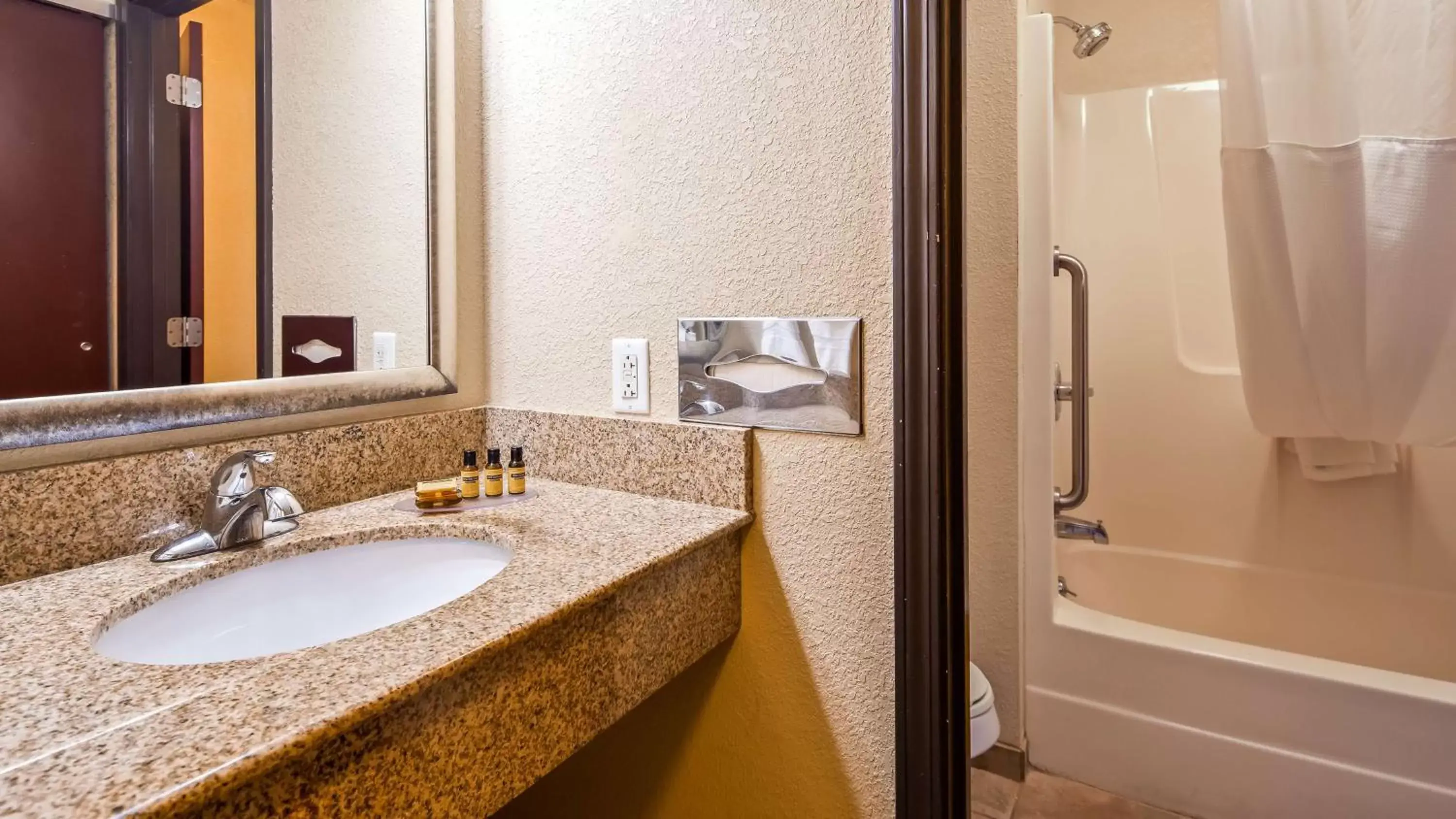 Bathroom in Best Western Plus Anderson