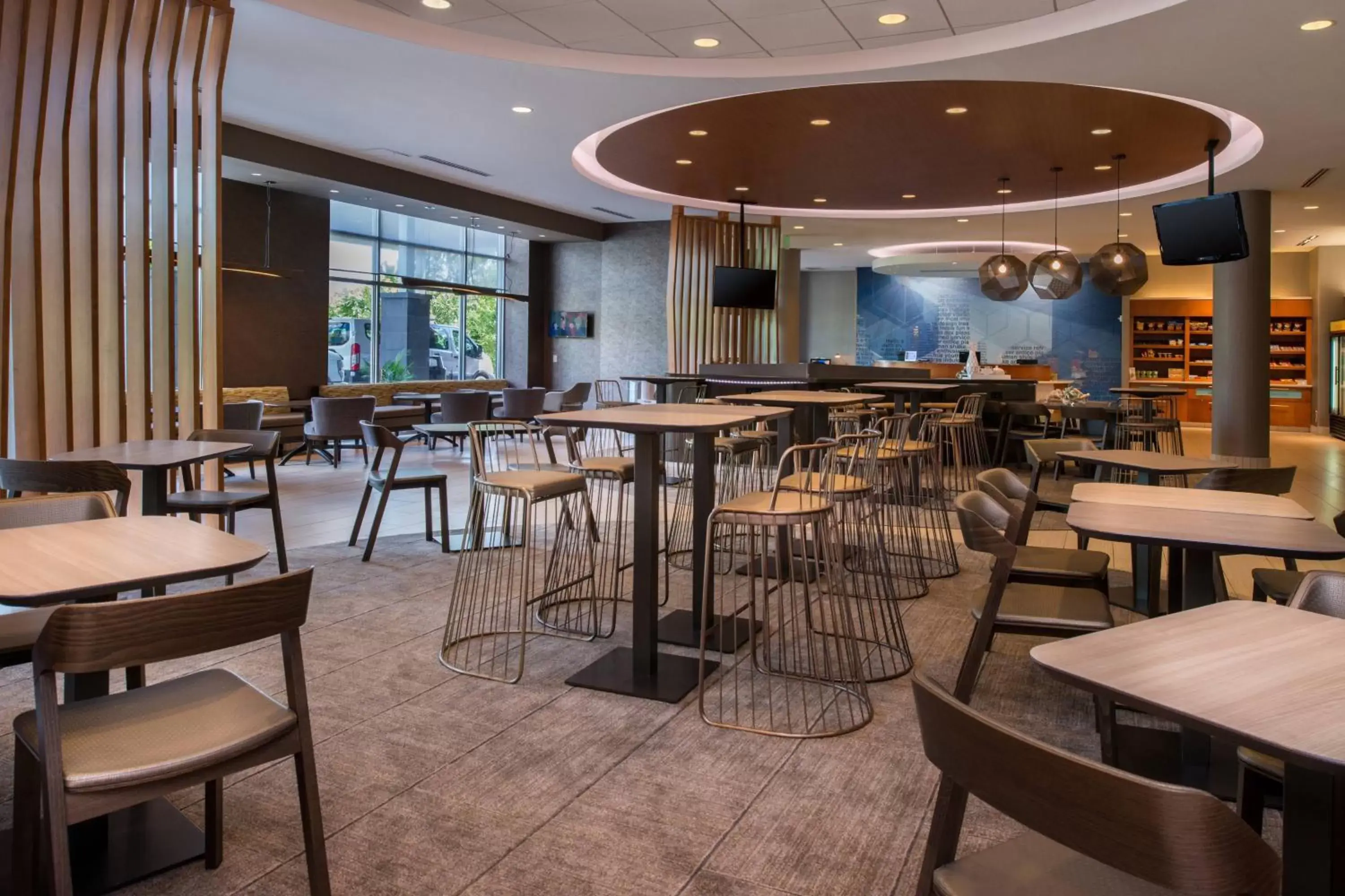Lobby or reception, Restaurant/Places to Eat in SpringHill Suites Pittsburgh Southside Works
