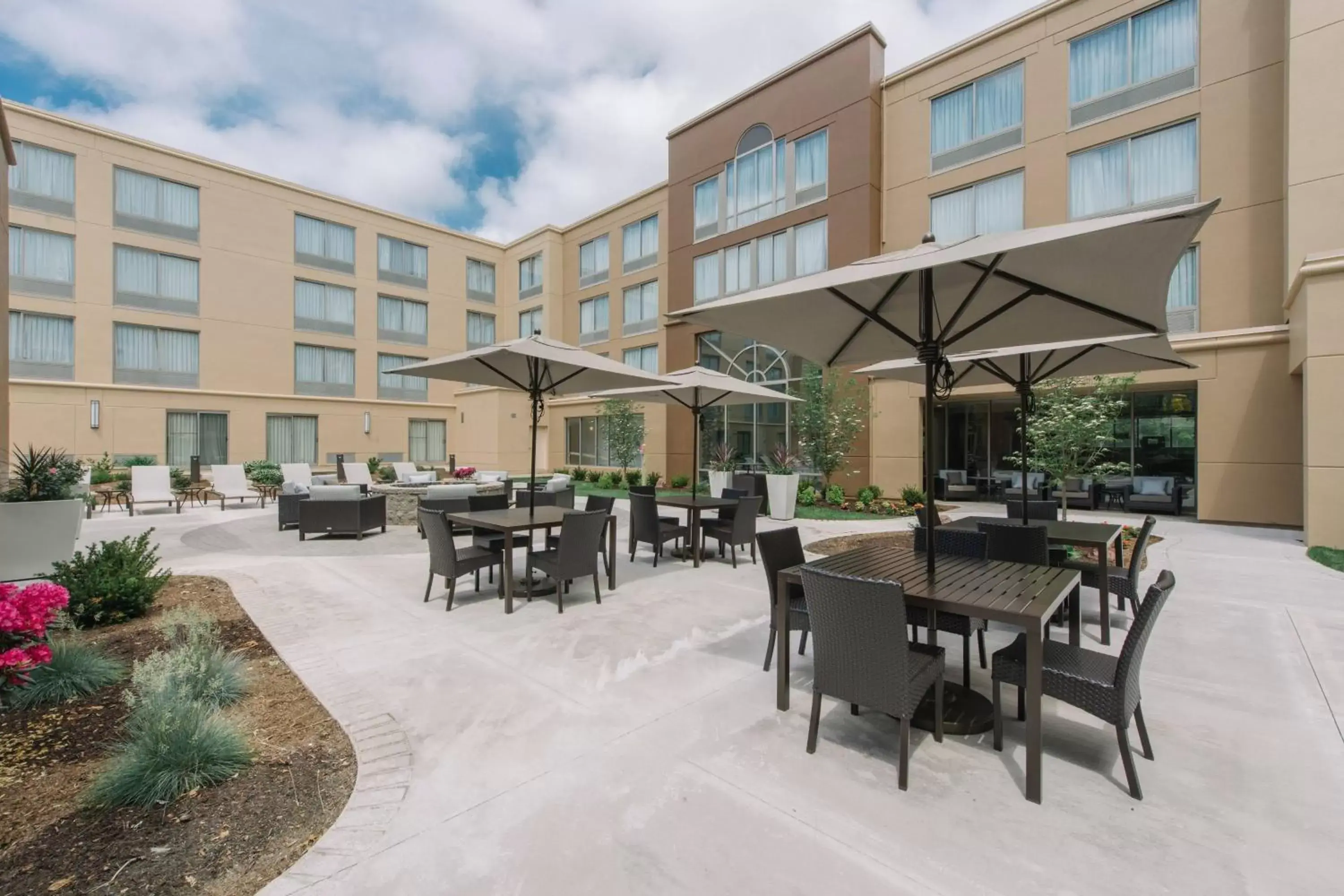 Property building in Courtyard by Marriott Nashua