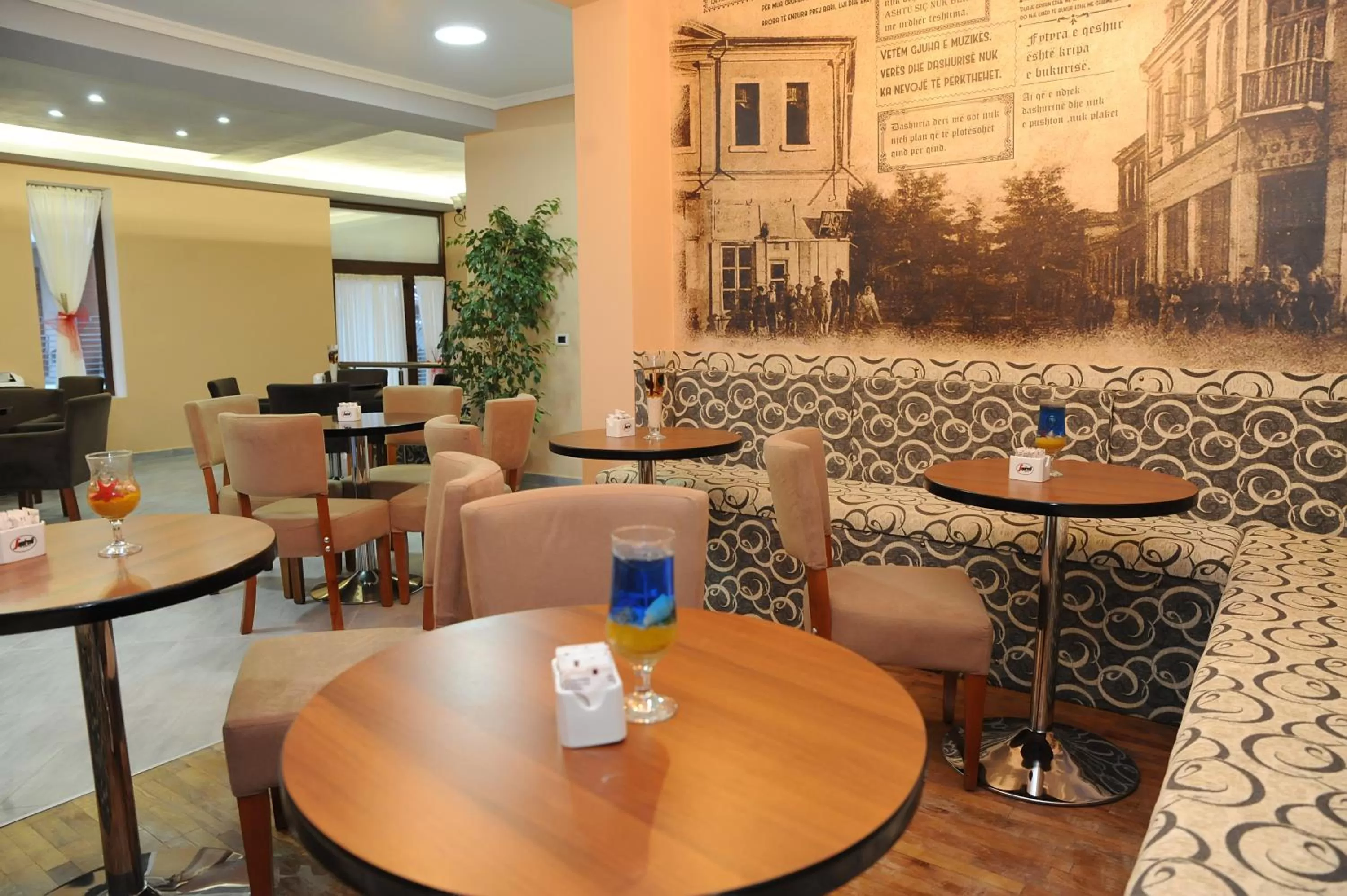 Communal lounge/ TV room in KorcaSmileHotel