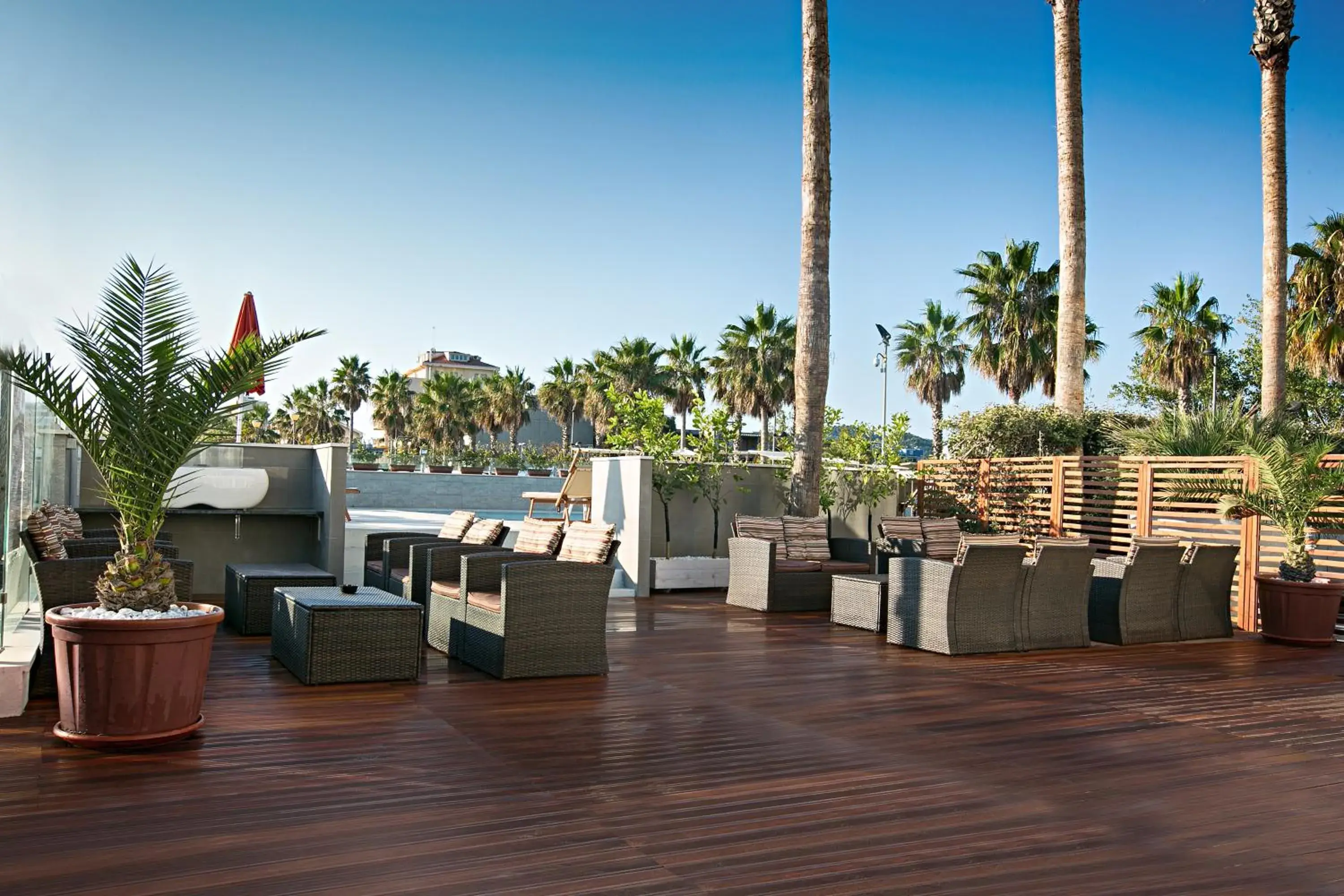 Balcony/Terrace, Lounge/Bar in Sea Lion Hotel