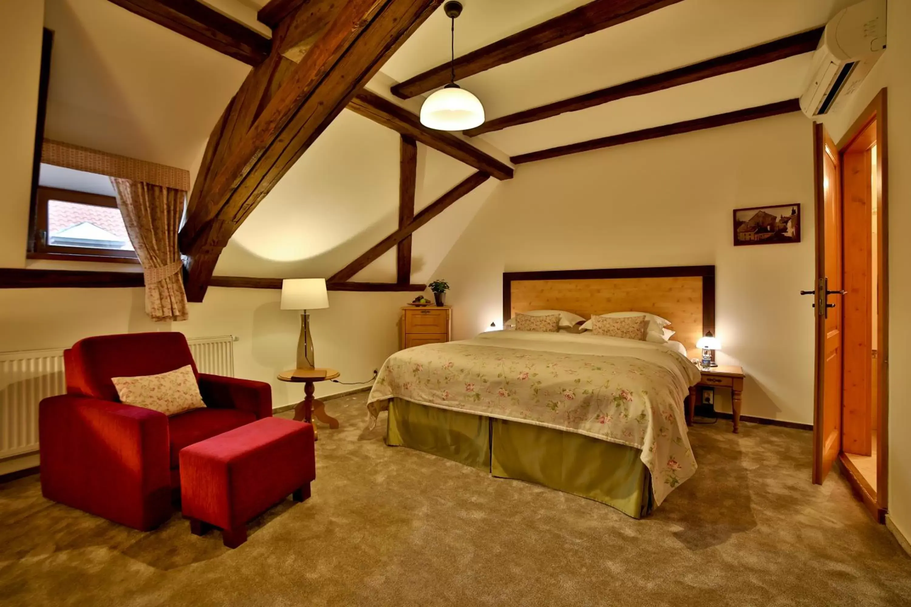 Photo of the whole room, Bed in Questenberg Hotel