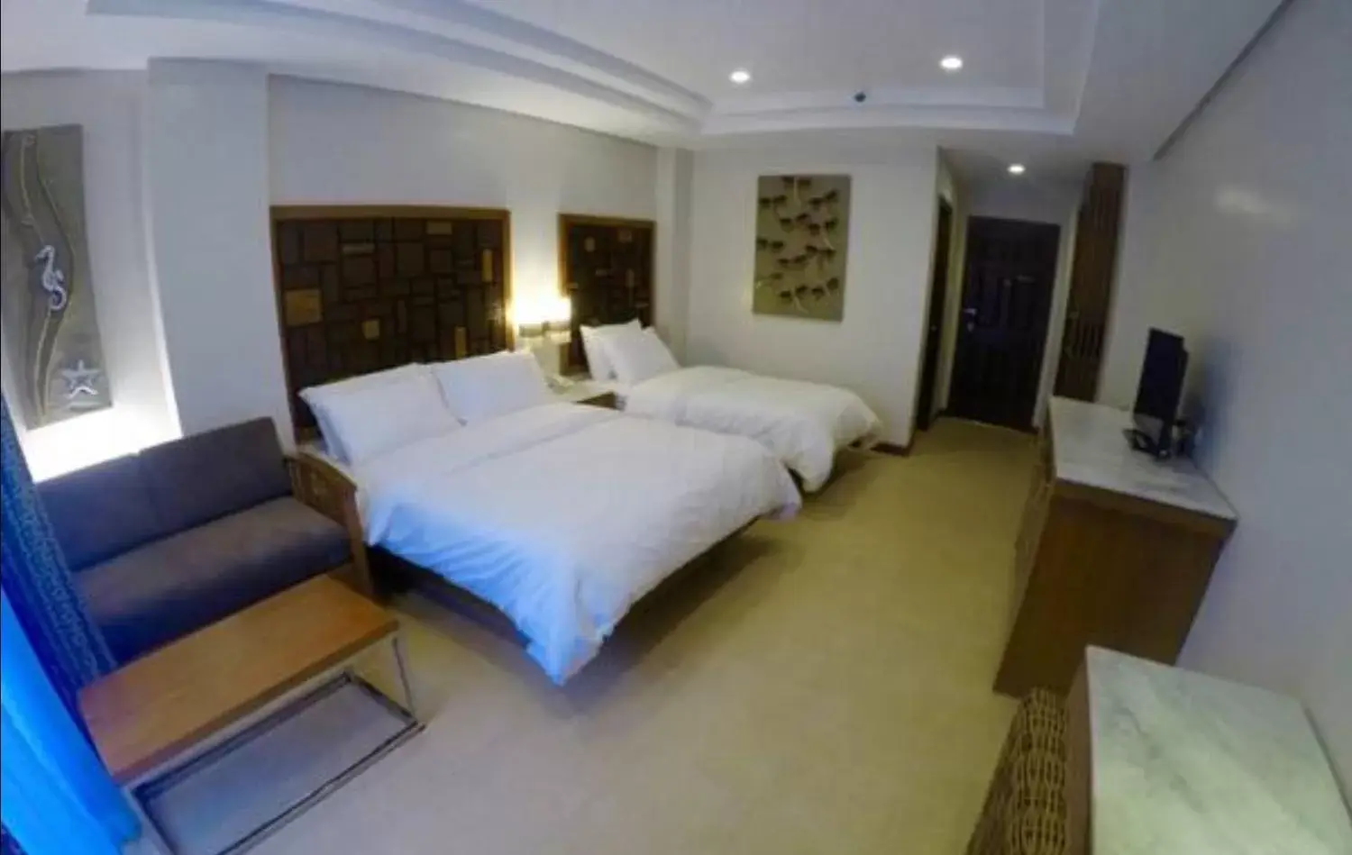 Photo of the whole room, Bed in MO2 Westown Lagoon Coron