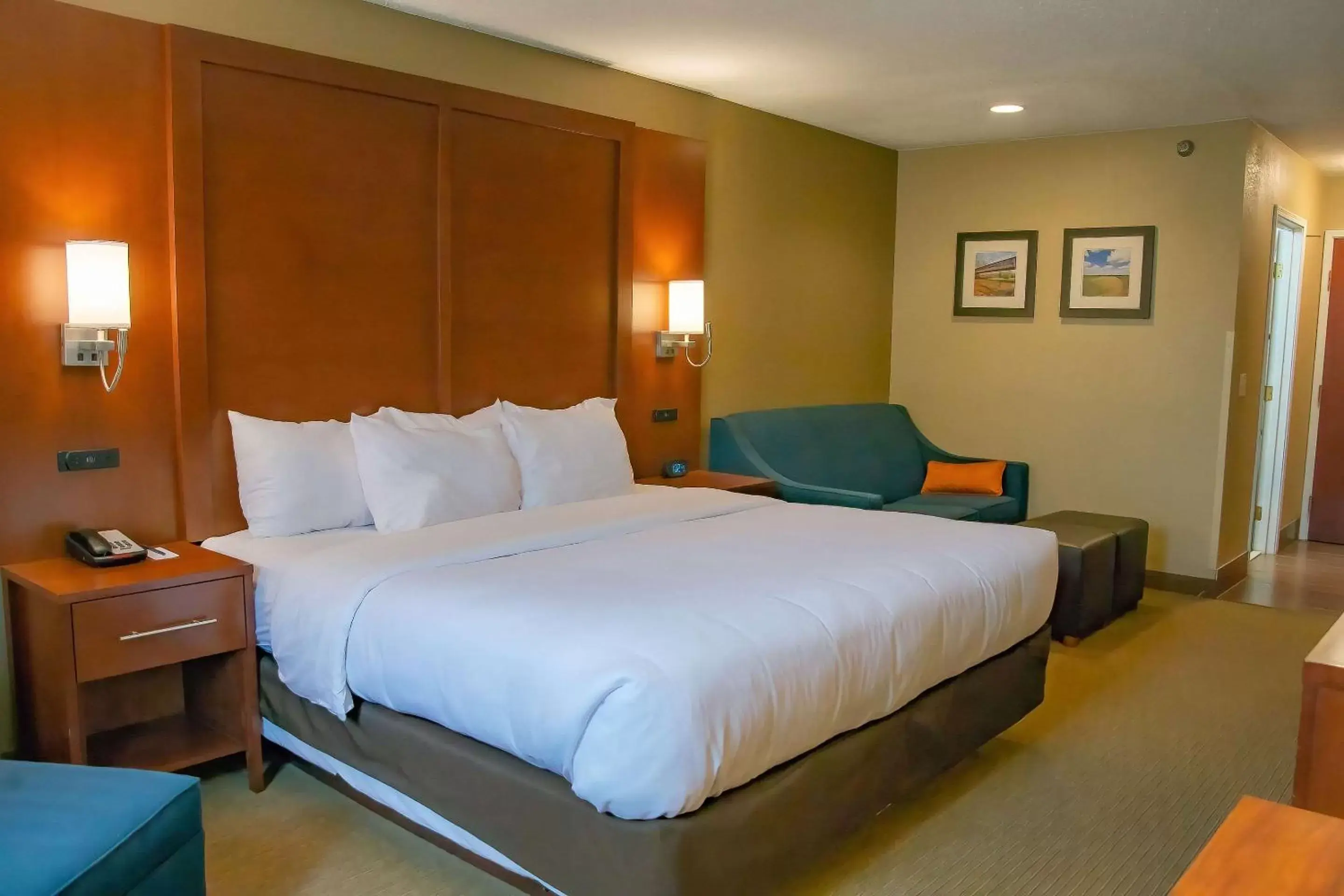 Bedroom, Bed in Comfort Inn Near Ouabache State Park