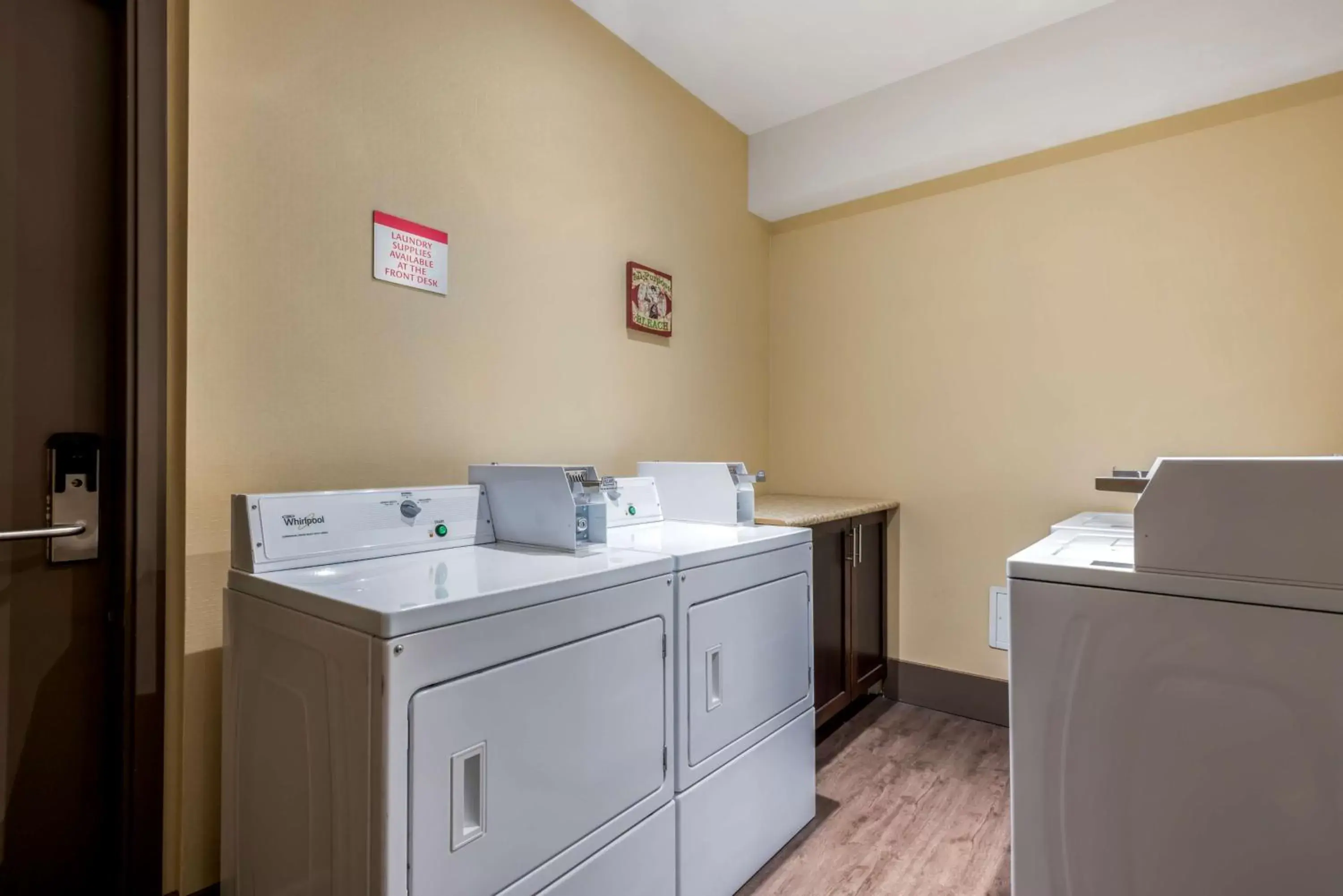 laundry, Kitchen/Kitchenette in Best Western Plus Chateau Fort St. John