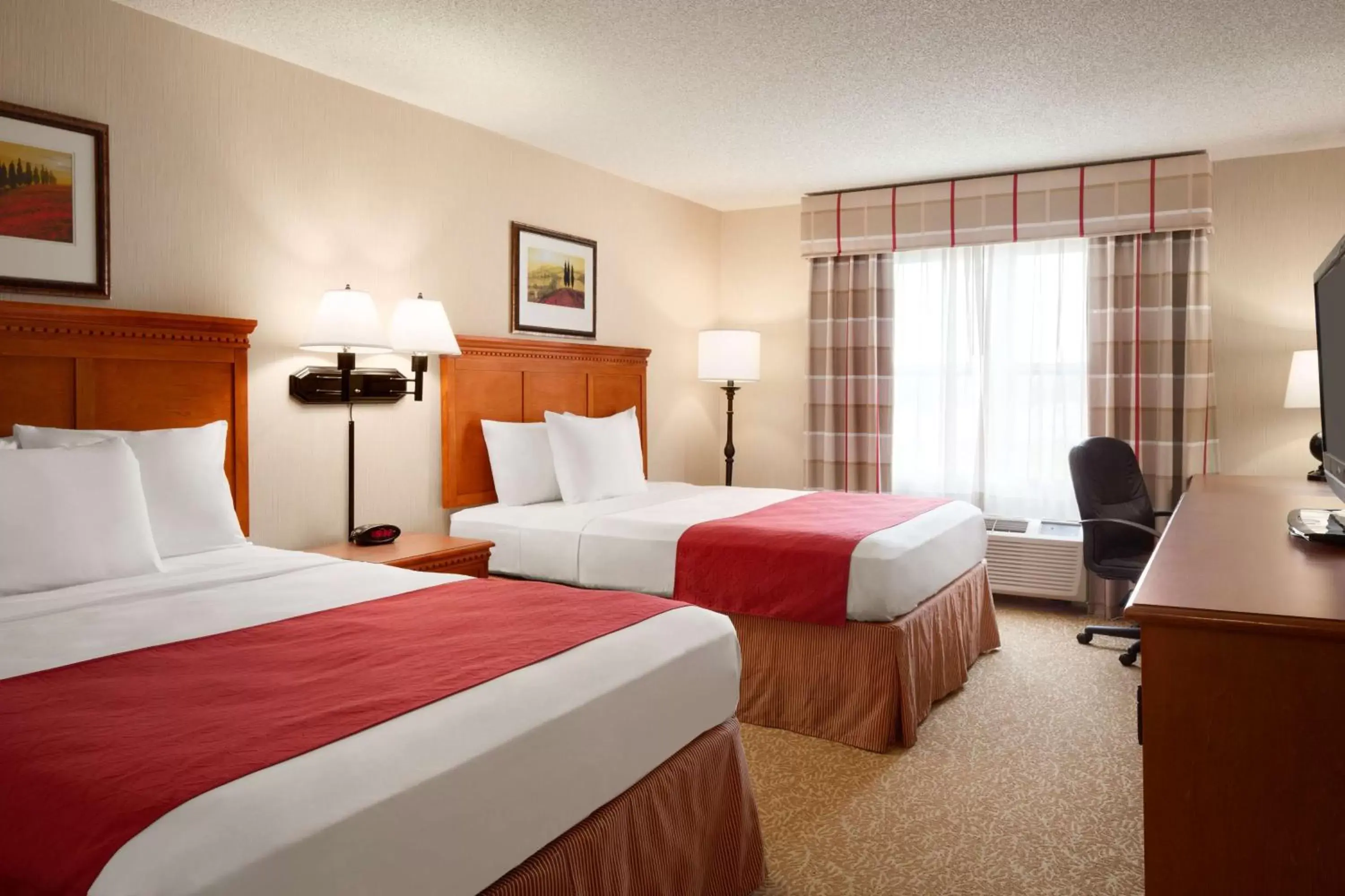 Photo of the whole room, Bed in Country Inn & Suites by Radisson, Toledo South, OH
