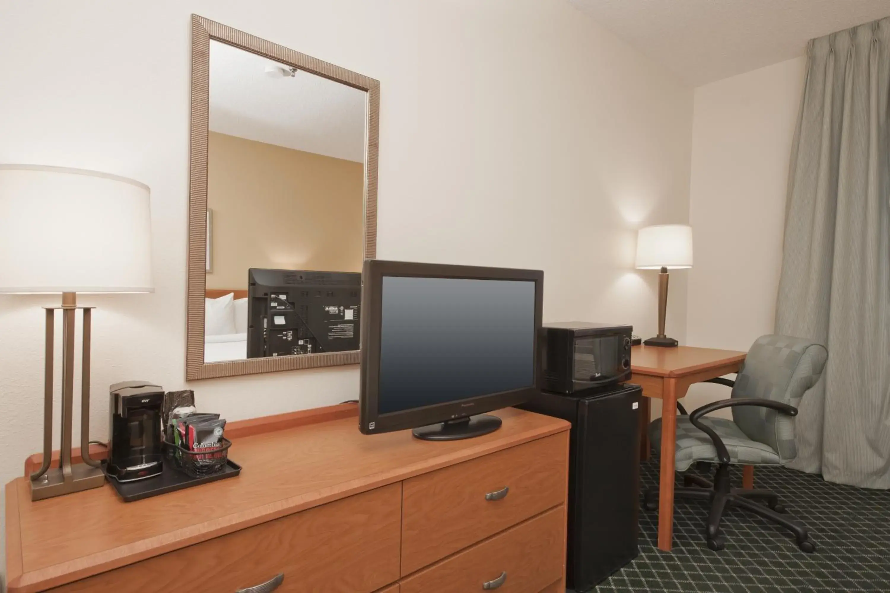 TV and multimedia, TV/Entertainment Center in AmericInn by Wyndham Davenport