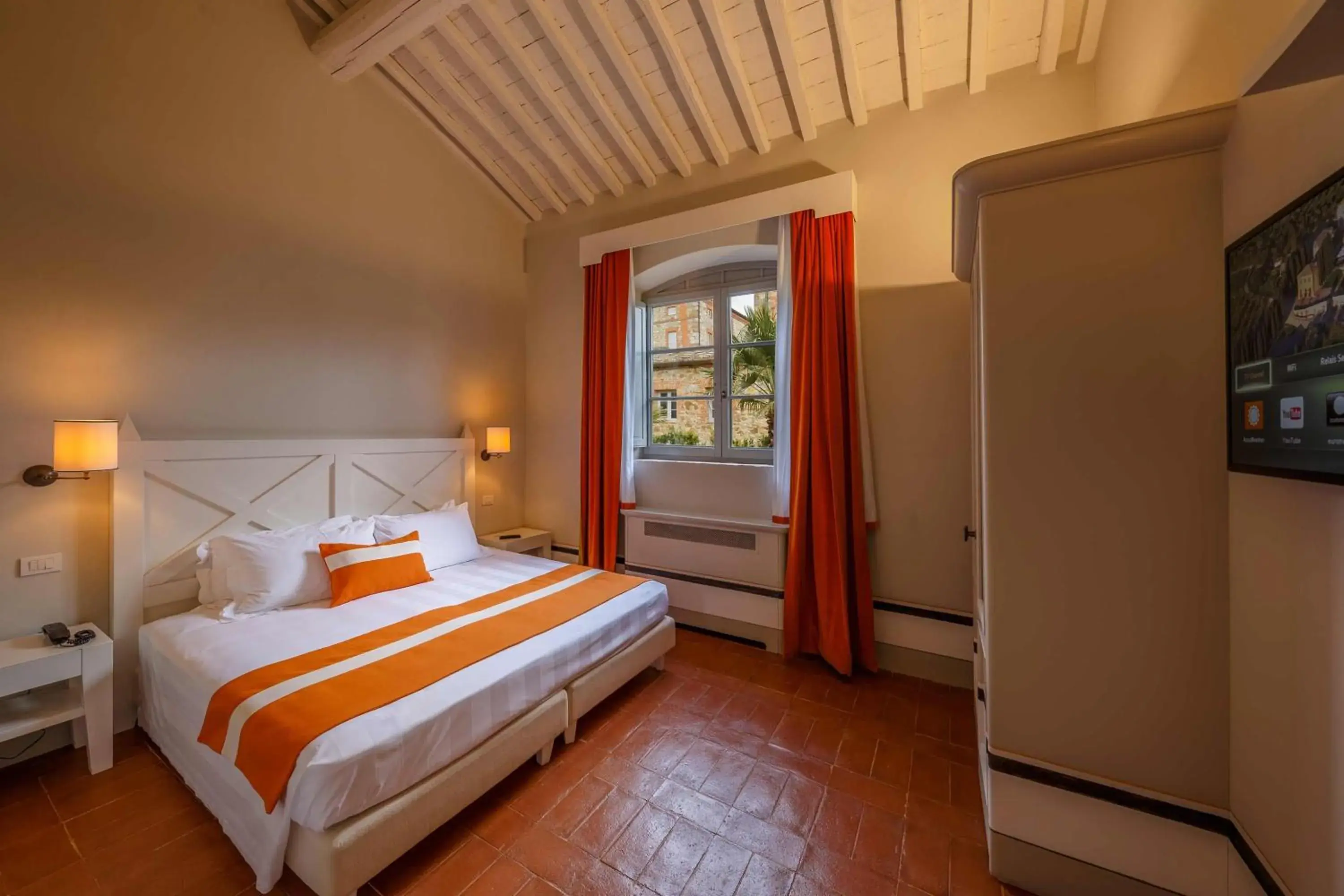 Bed in Borgo Scopeto Wine & Country Relais