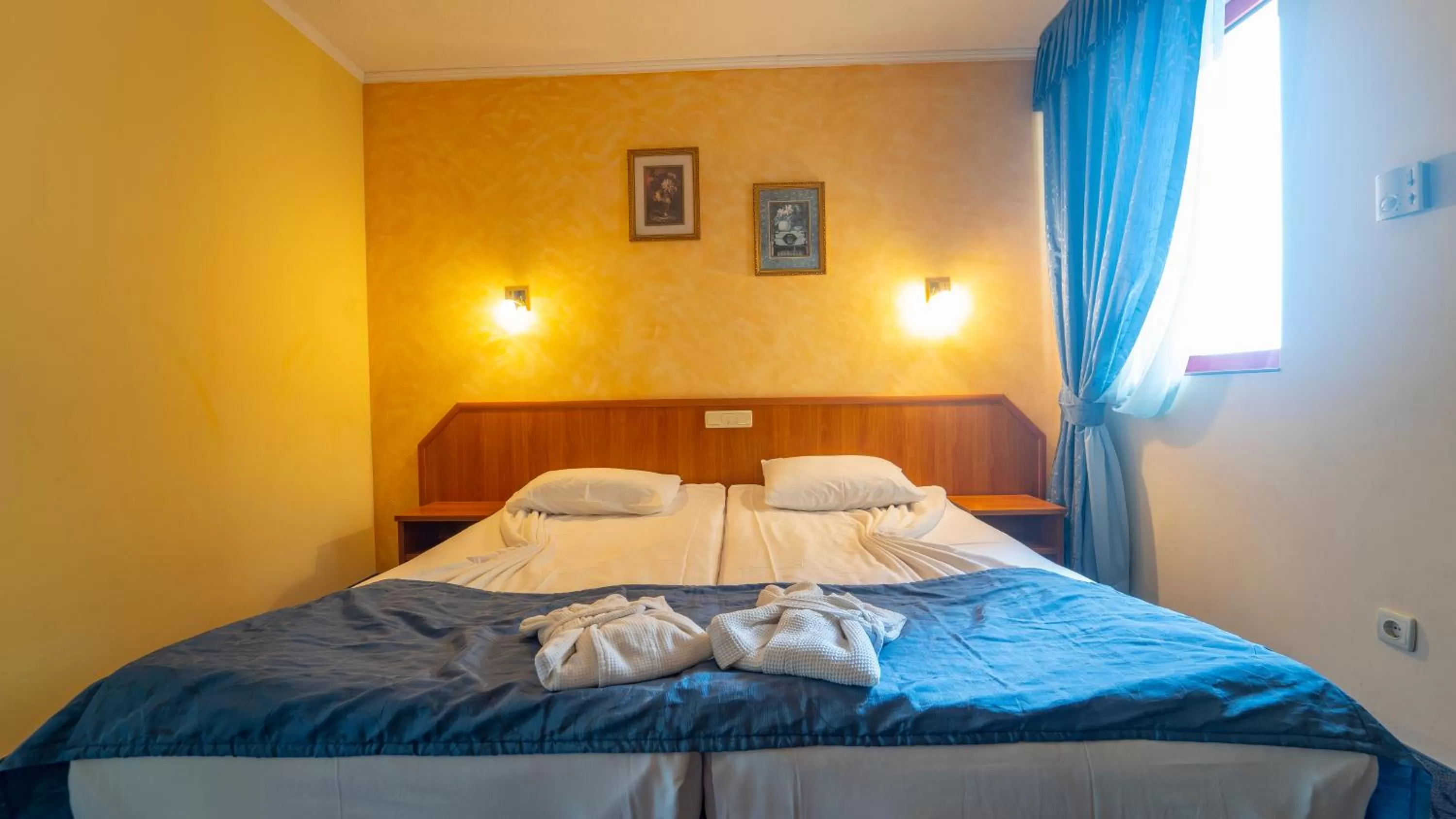 Bedroom, Bed in Saint George Hotel & Medical Spa