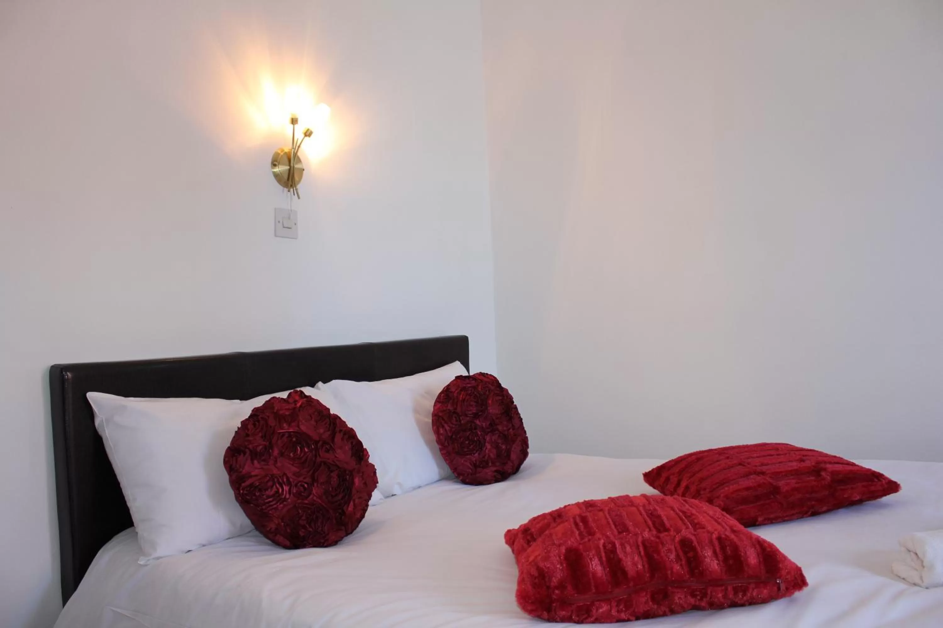 Bed in The George Hotel Stansted Airport