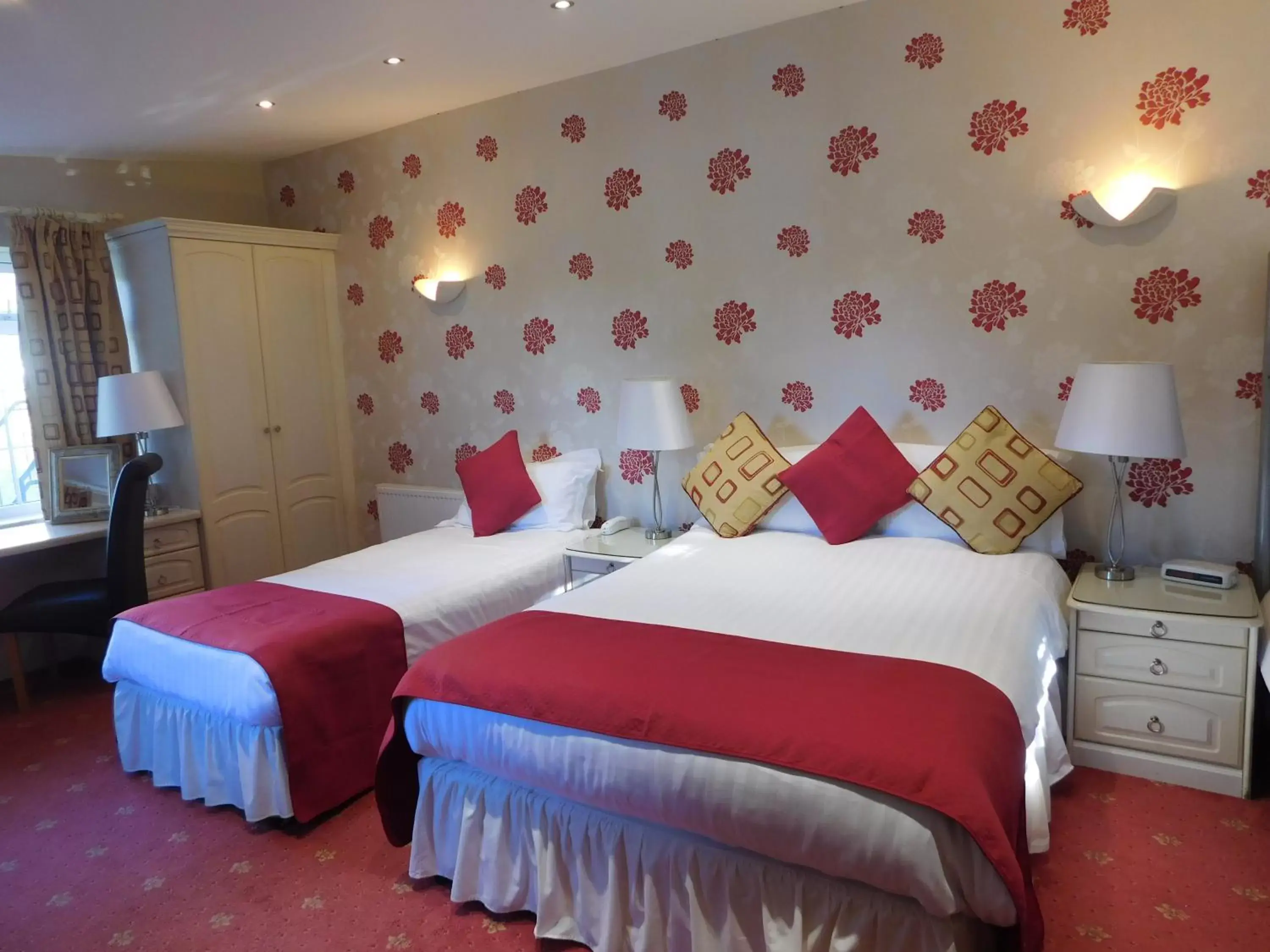 Bed in Burn How Garden House Hotel