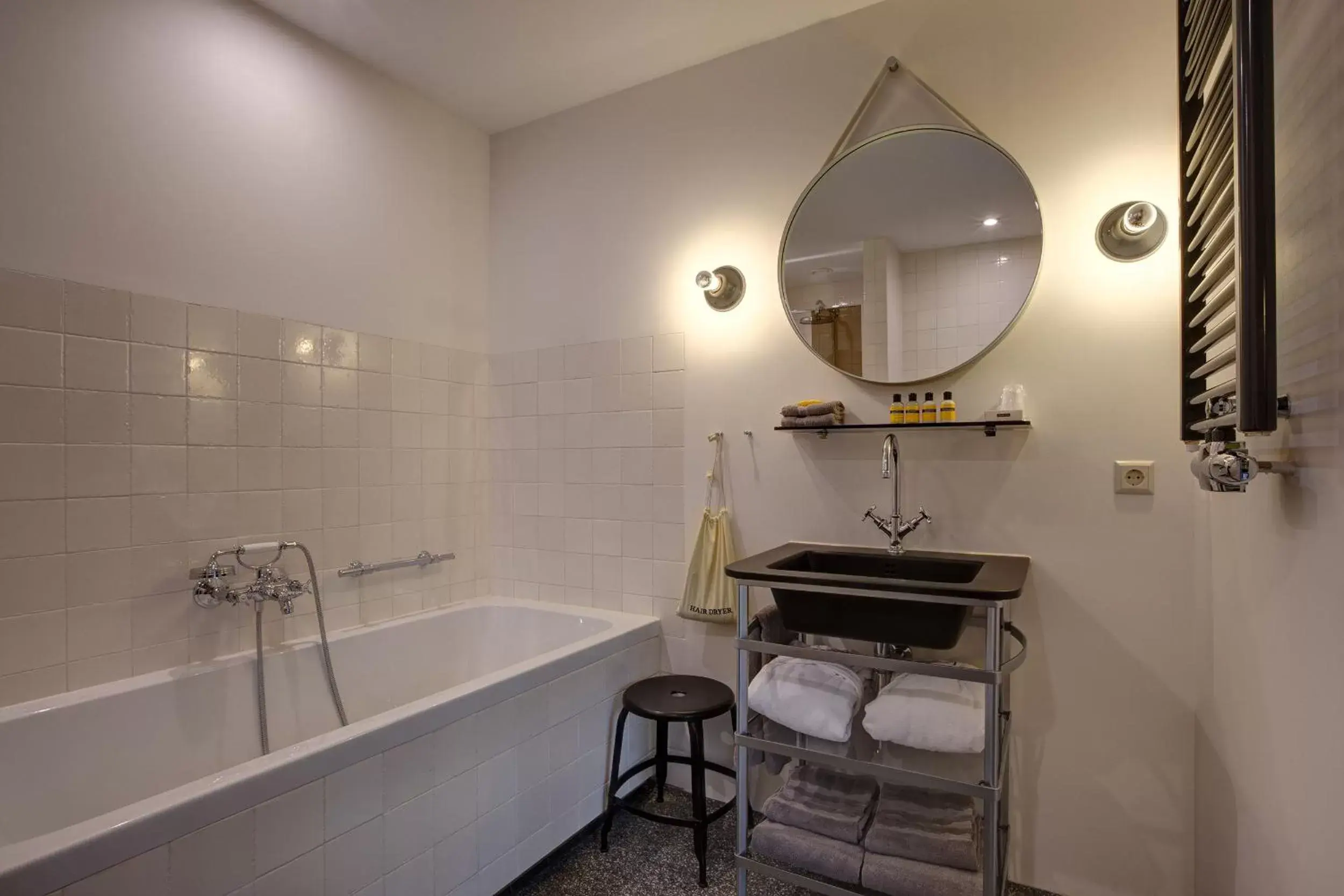 Shower, Bathroom in Hotel V Nesplein