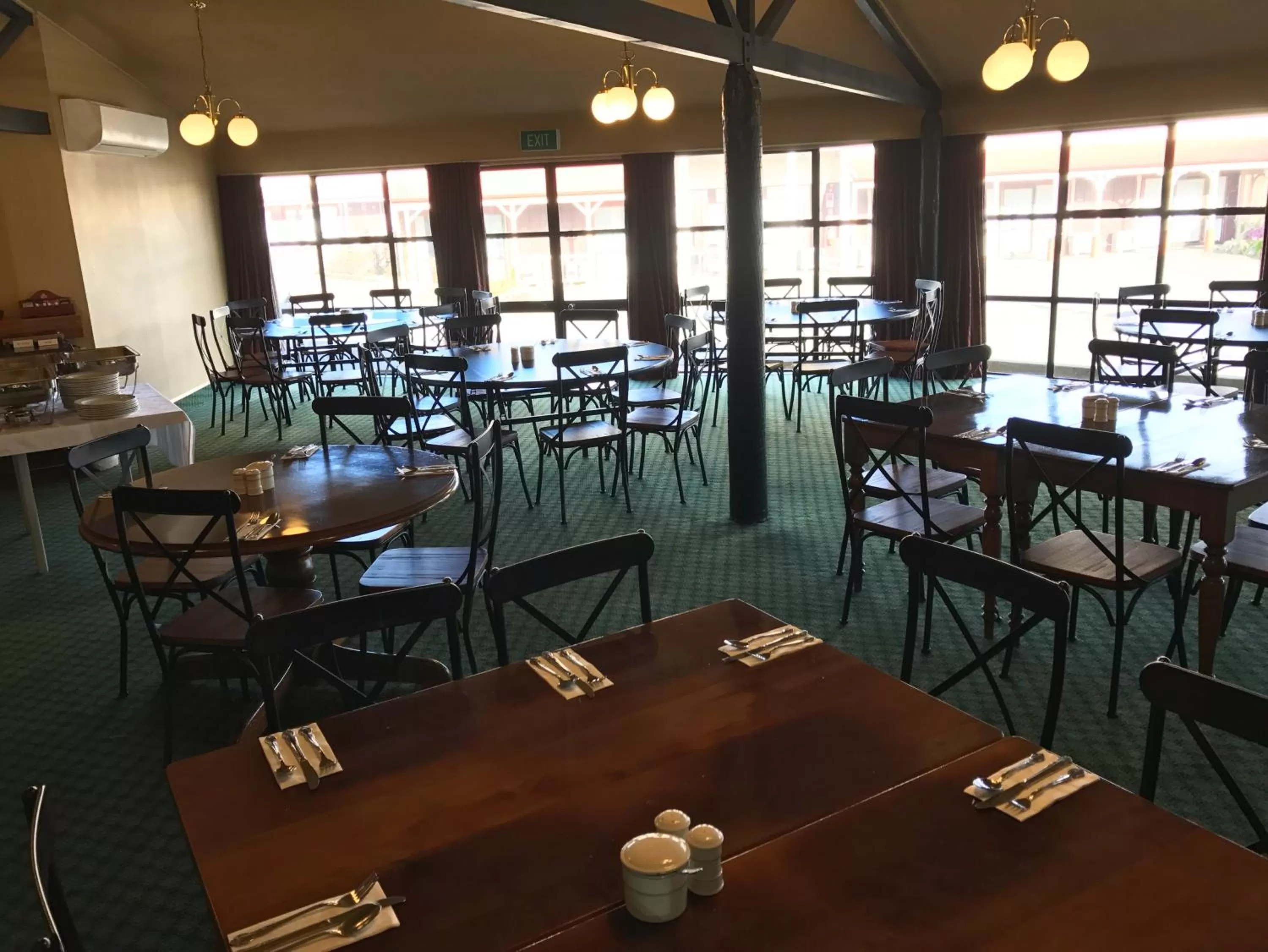 Restaurant/places to eat in The Village Inn Hotel