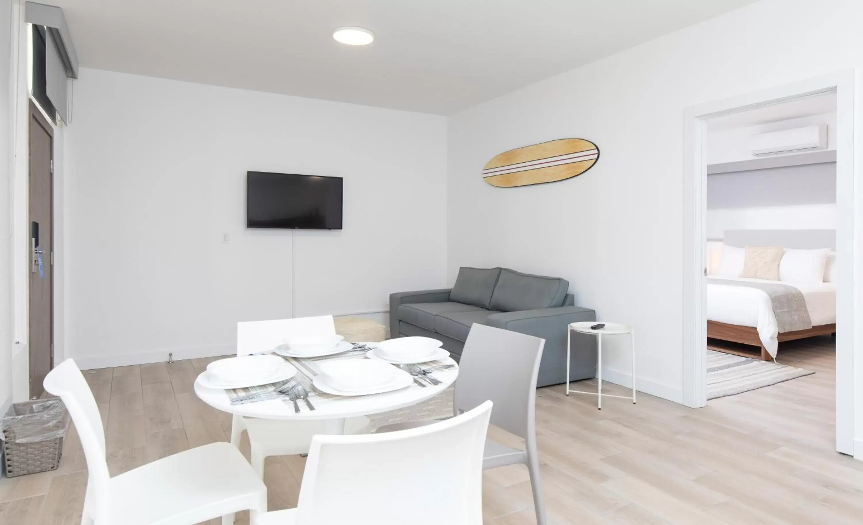 Living room, Dining Area in Beach House by Eazy