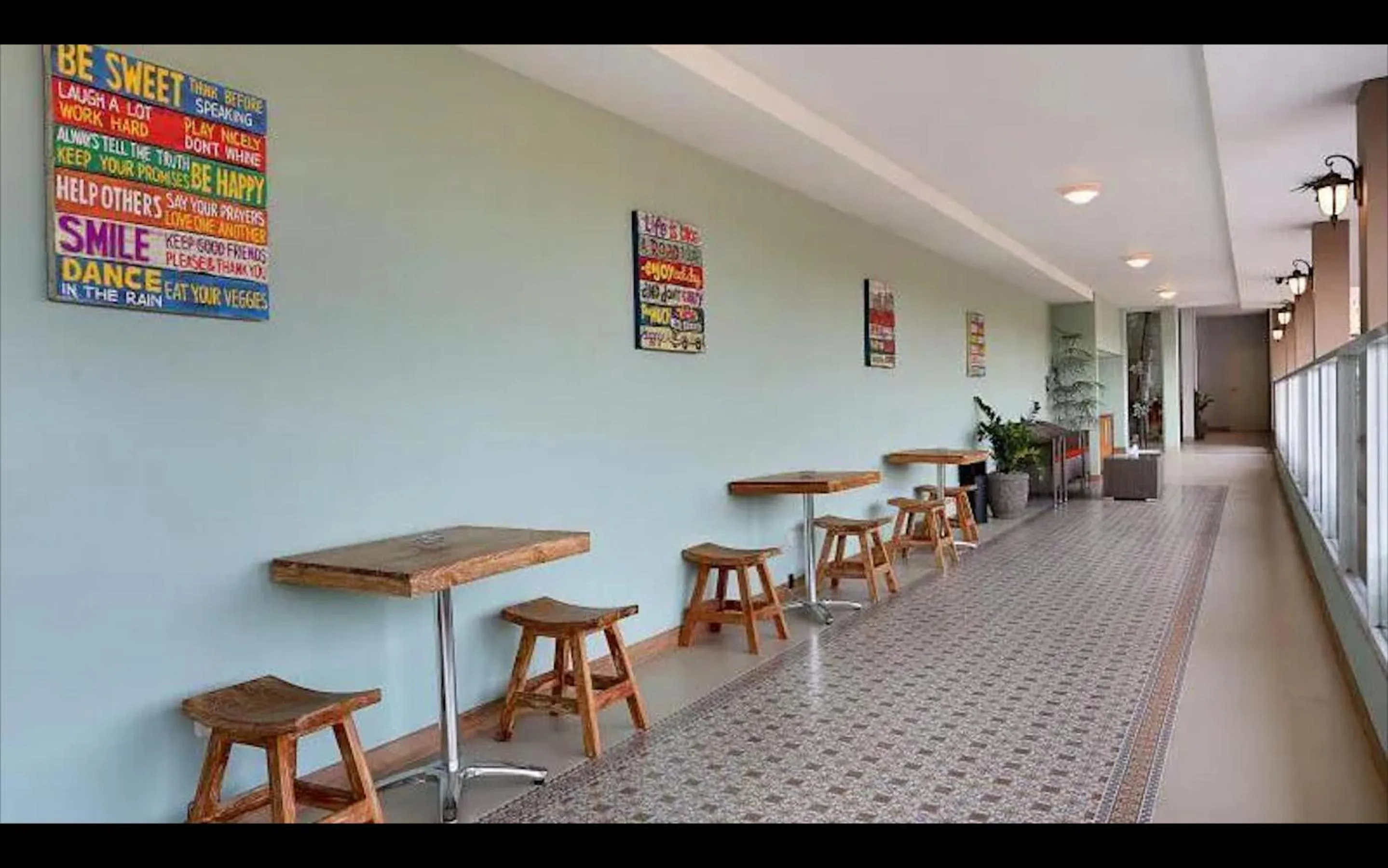 Restaurant/Places to Eat in Duo Legian Hotel