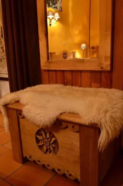 Decorative detail in La Bonne Auberge