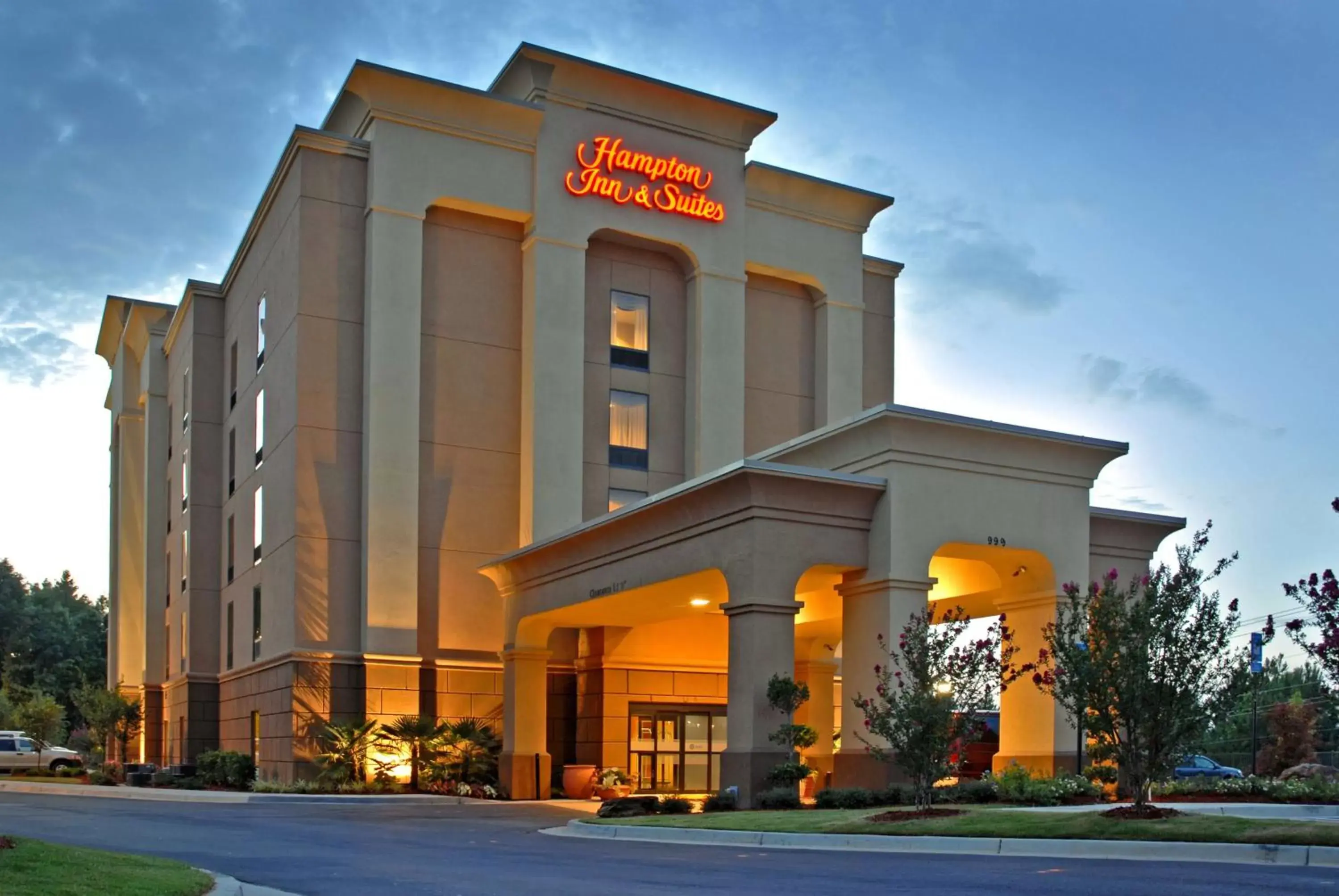 Property Building in Hampton Inn & Suites Atlanta-Six Flags