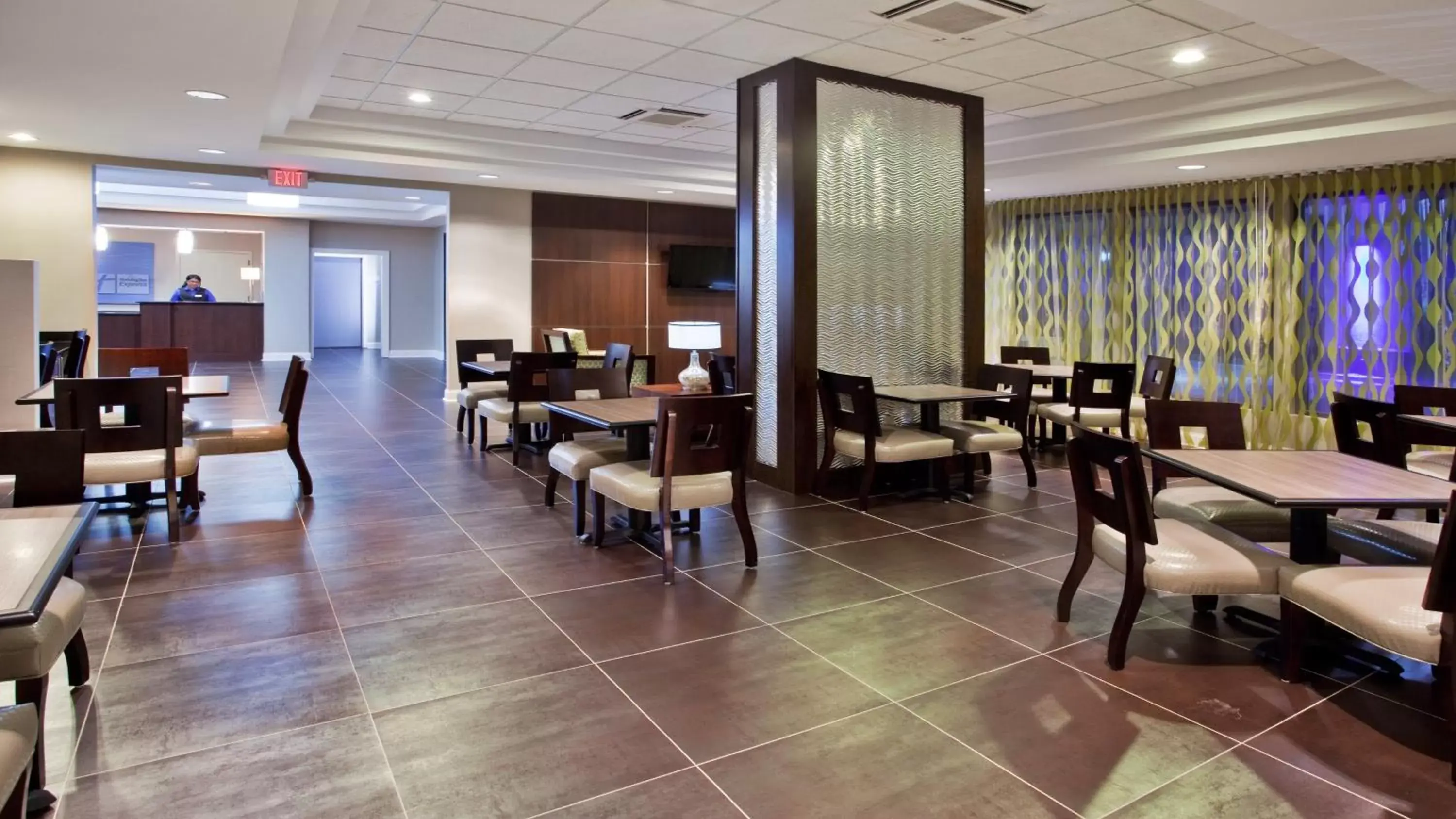 Breakfast, Restaurant/Places to Eat in Holiday Inn Express Atlanta West - Theme Park Area, an IHG Hotel