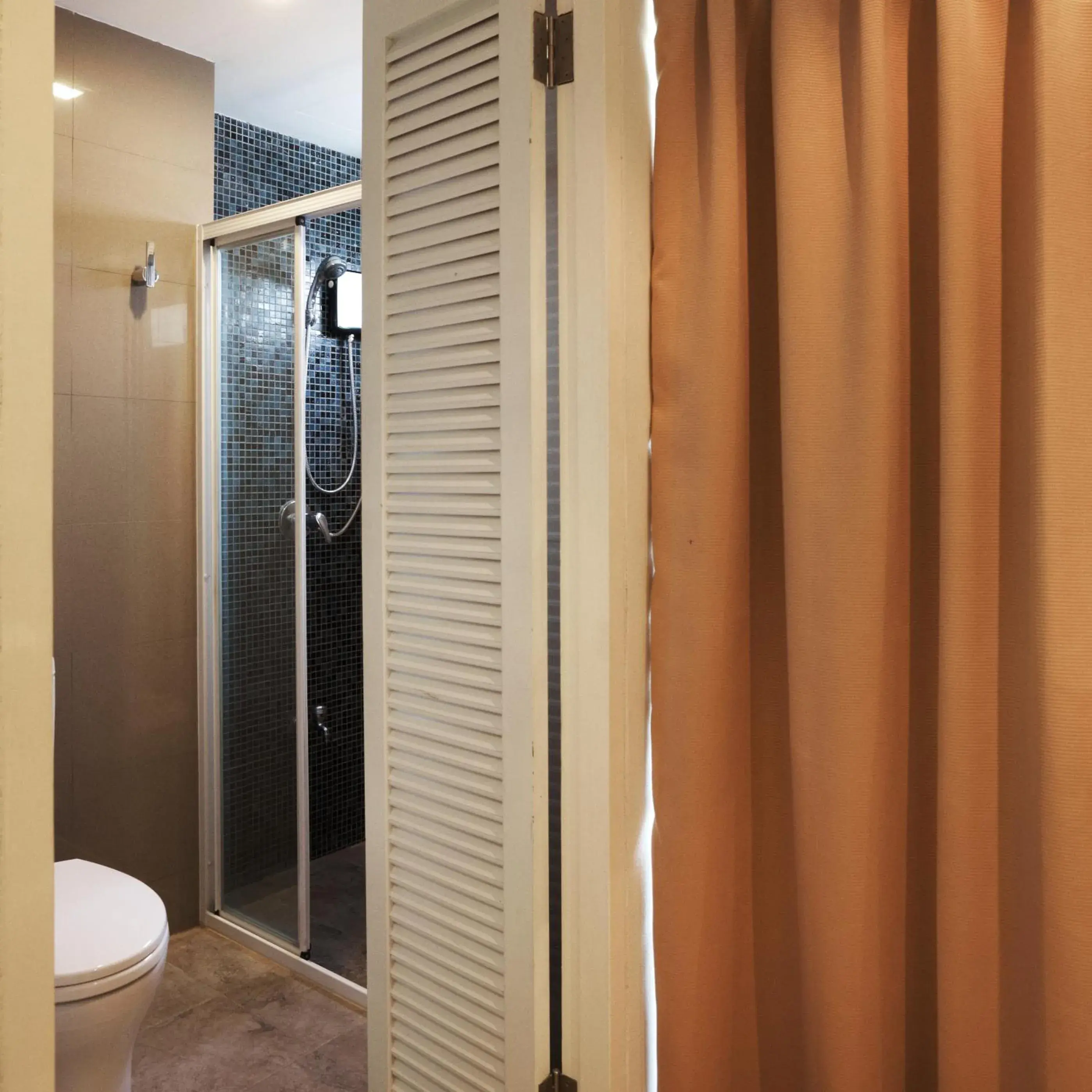 Bathroom in The Phoenix Hotel Bangkok - Suvarnabhumi Airport