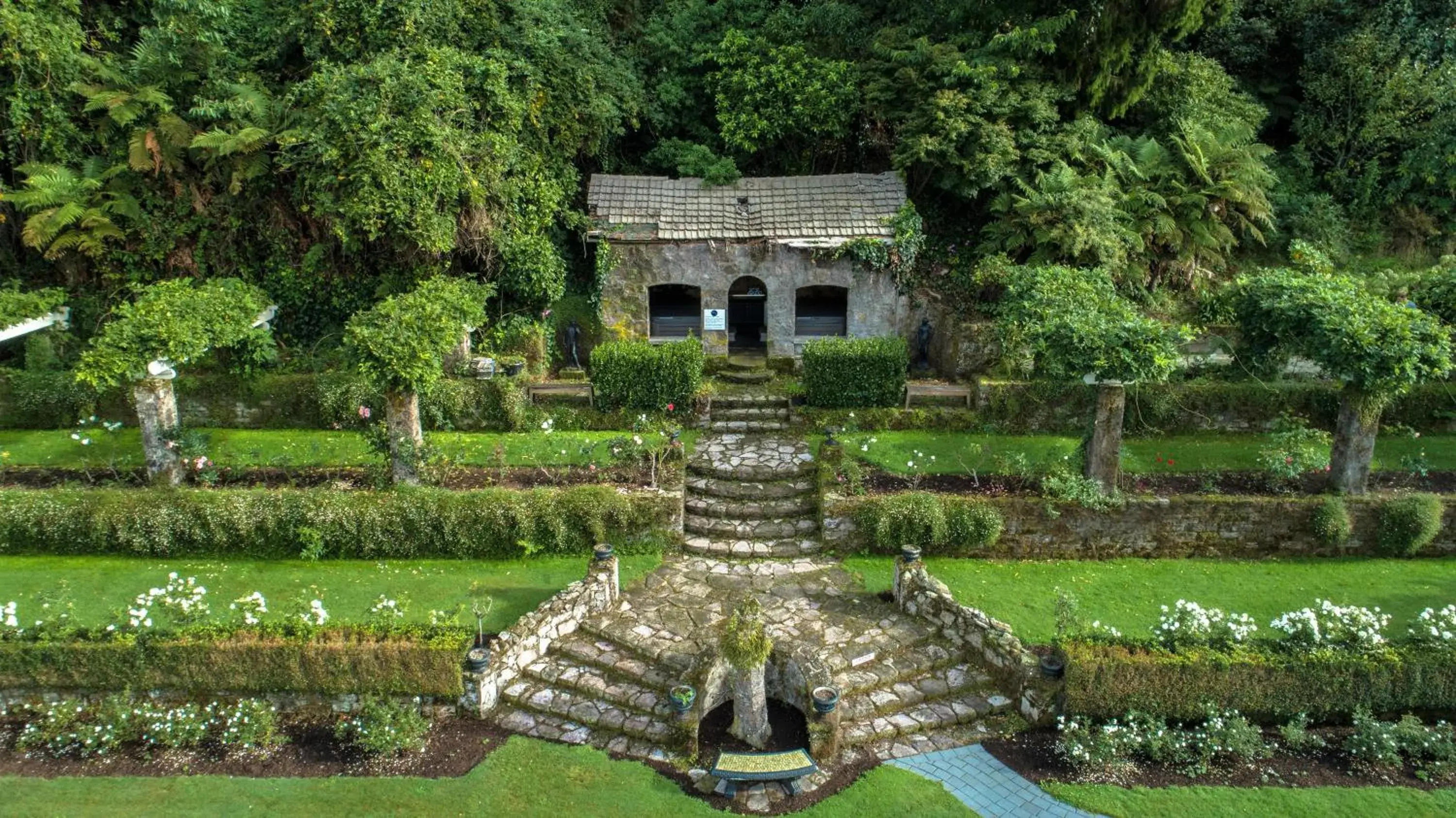 Garden in Black Swan Lakeside Lodge Boutique Hotel