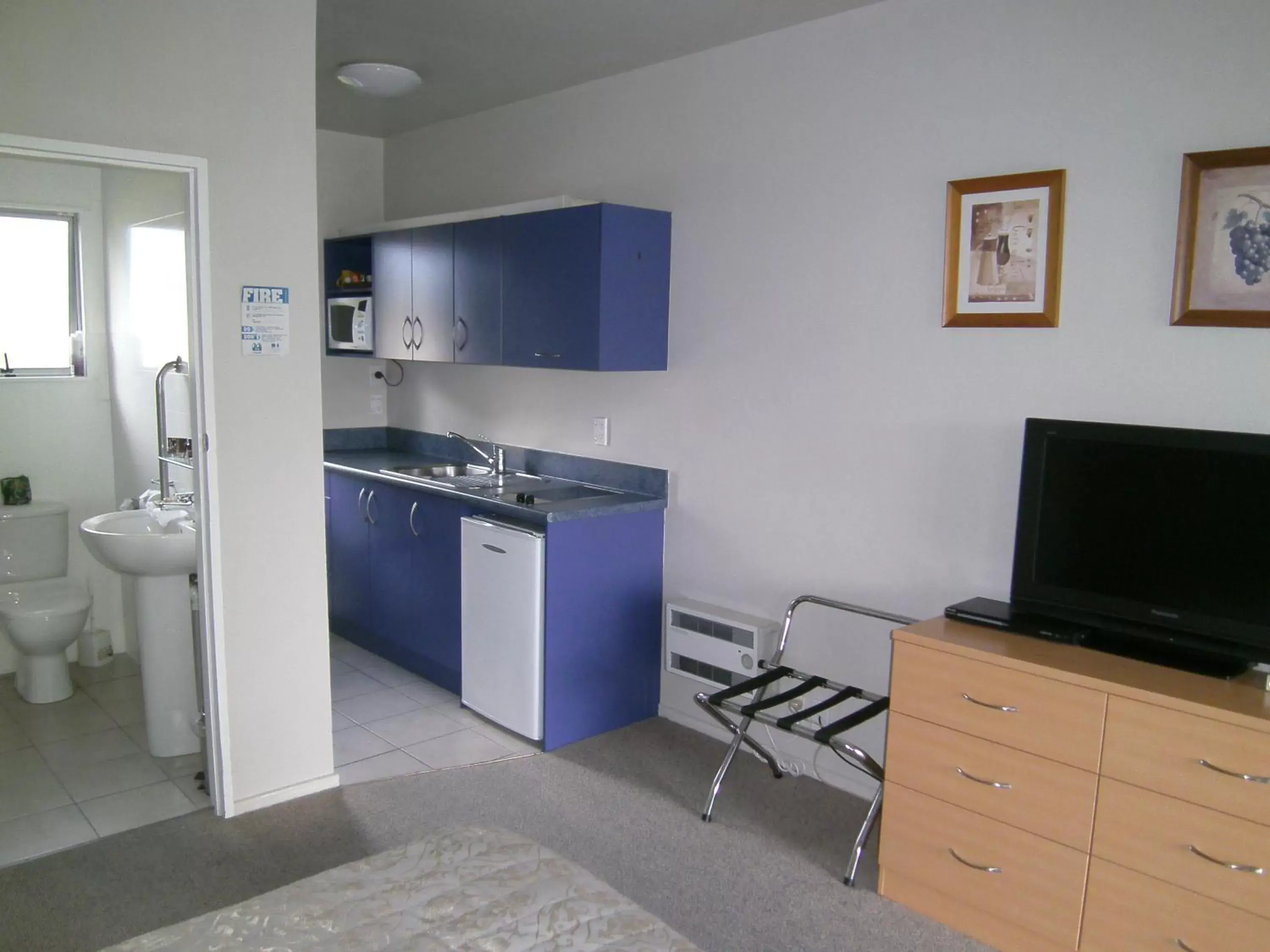 Kitchen or kitchenette, Kitchen/Kitchenette in Anchorage Motel Apartments