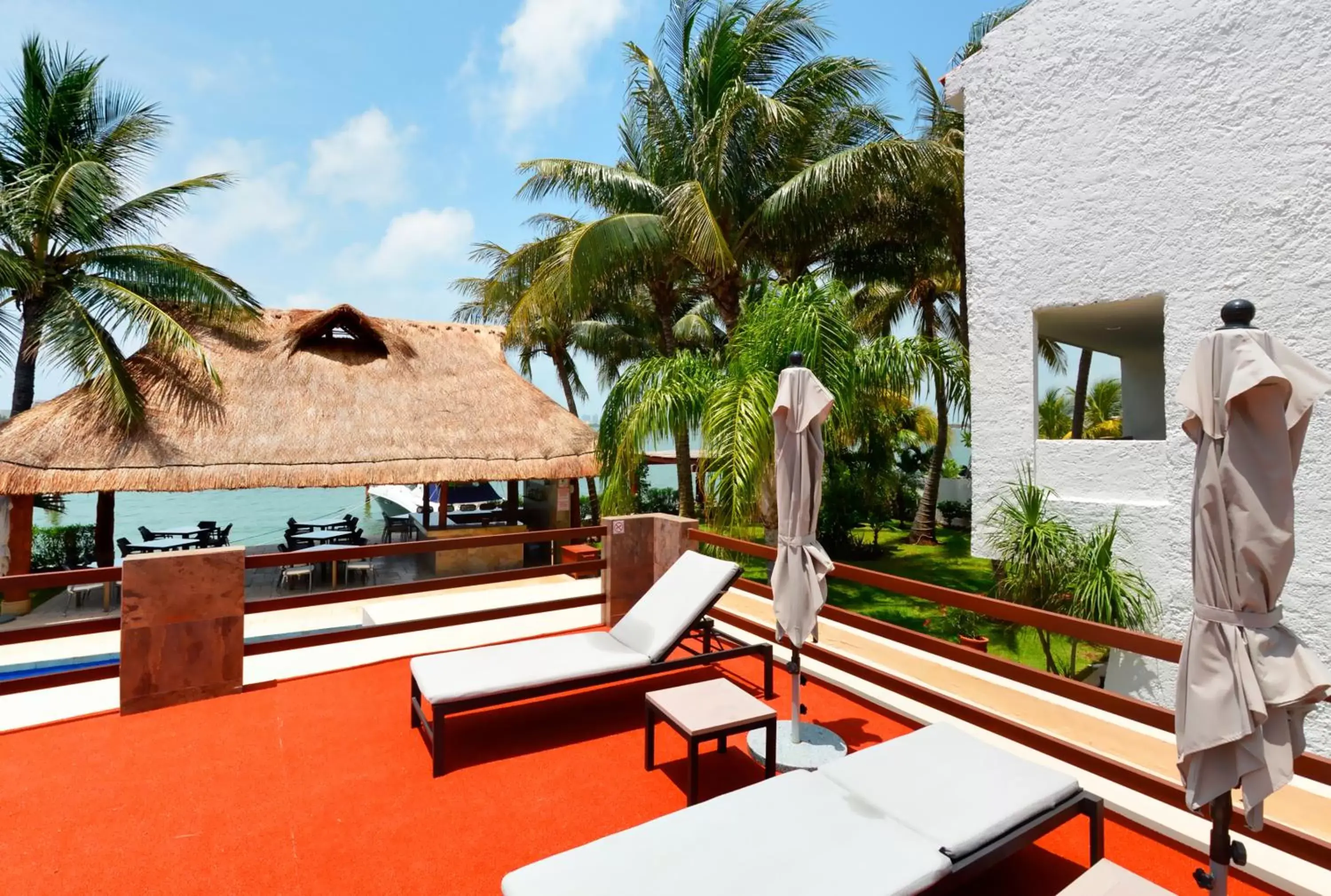 Swimming pool, Patio/Outdoor Area in Sina Suites