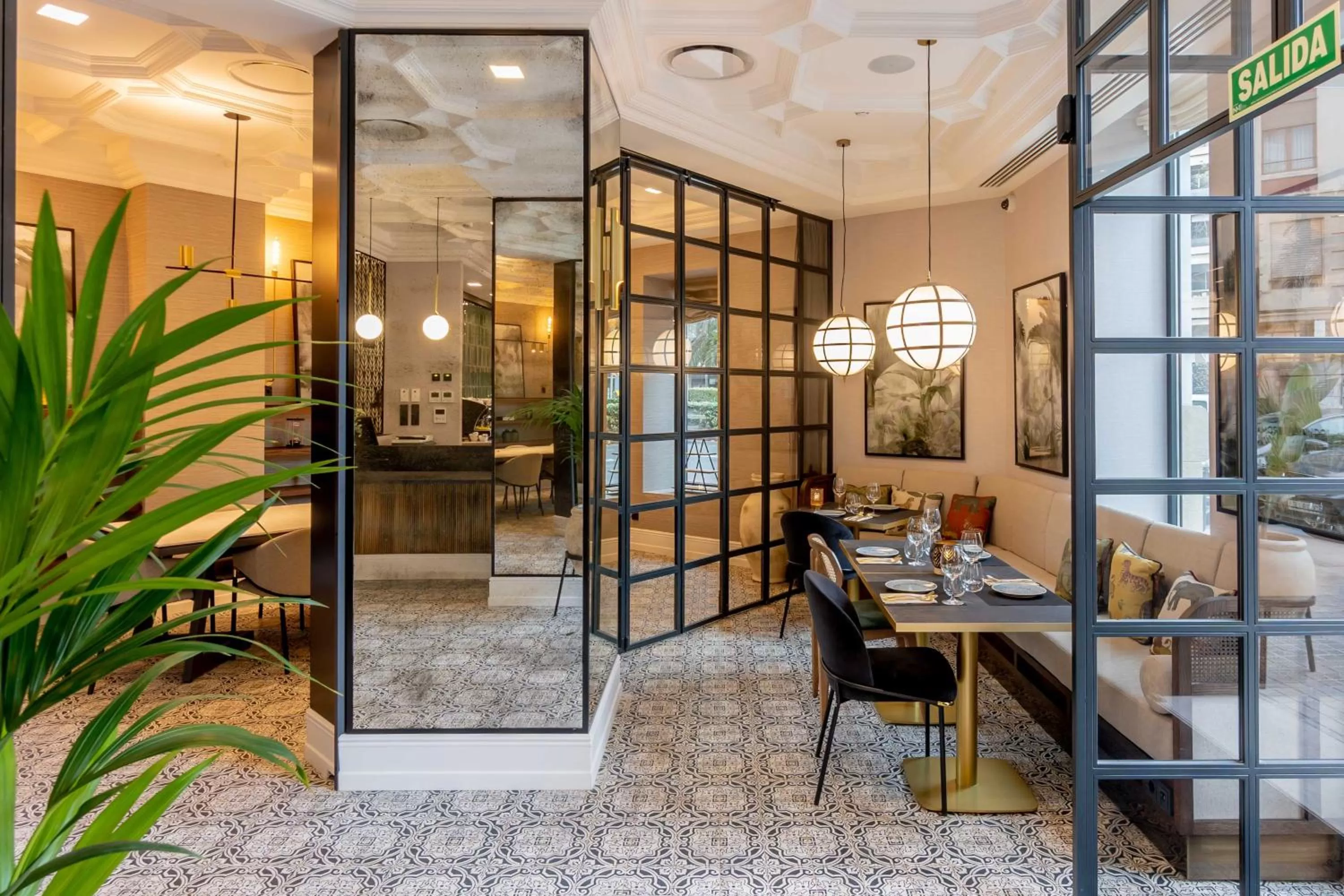 Restaurant/places to eat in L&H Gran Vía Valencia