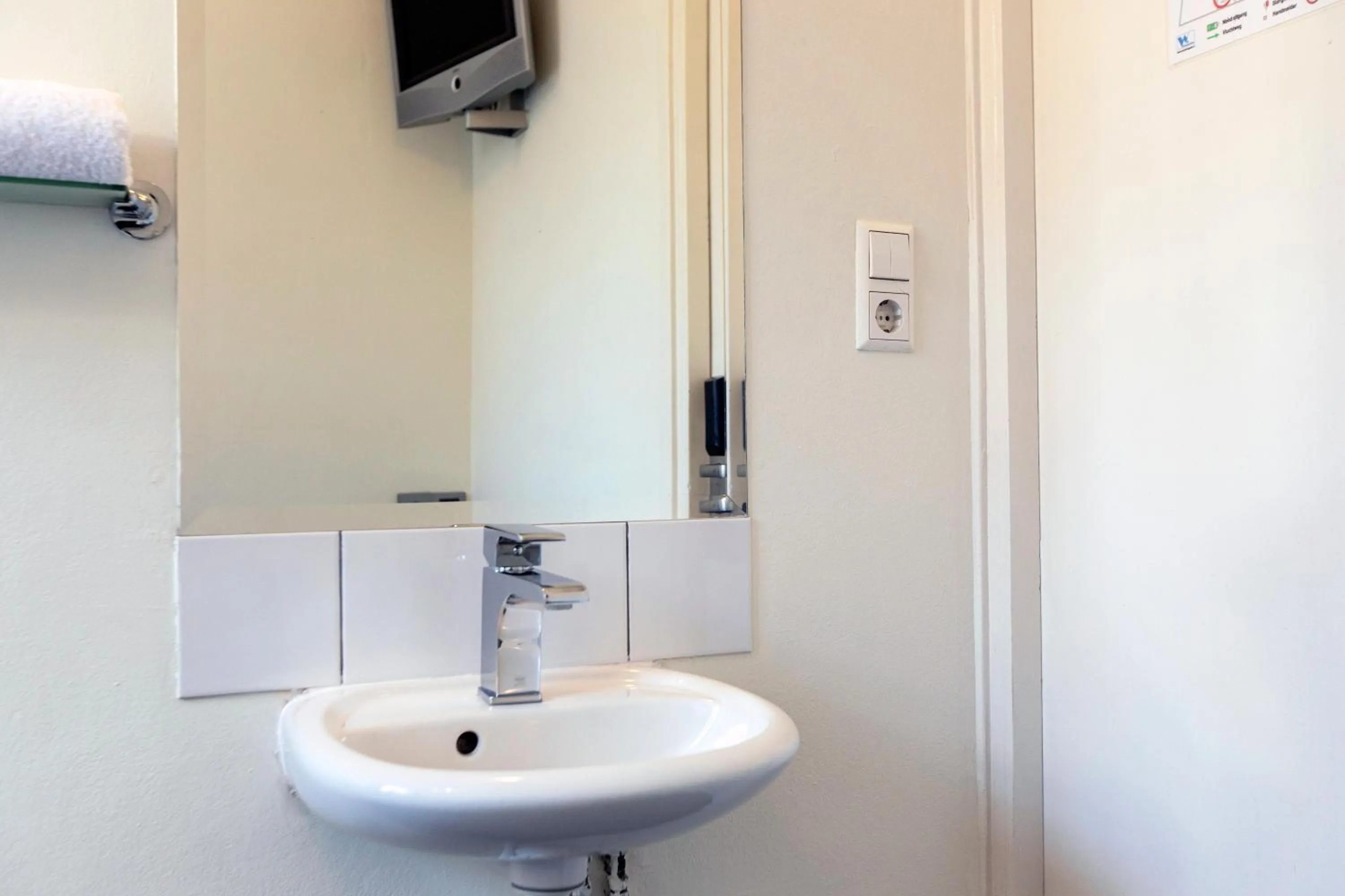 Area and facilities in Quentin Arrive Hotel