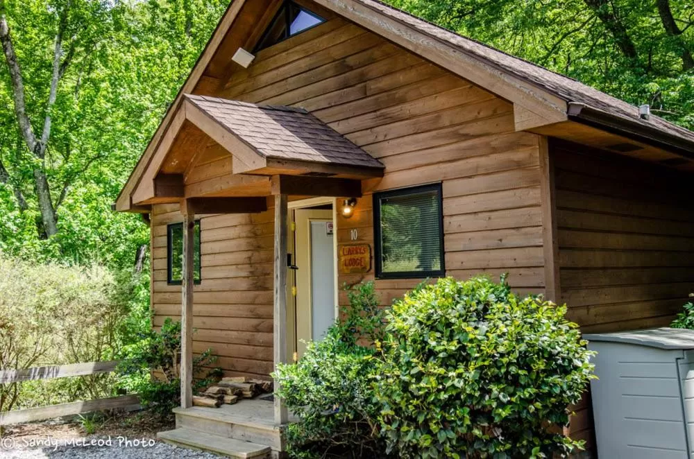 Facade/entrance in Asheville Cabins of Willow Winds