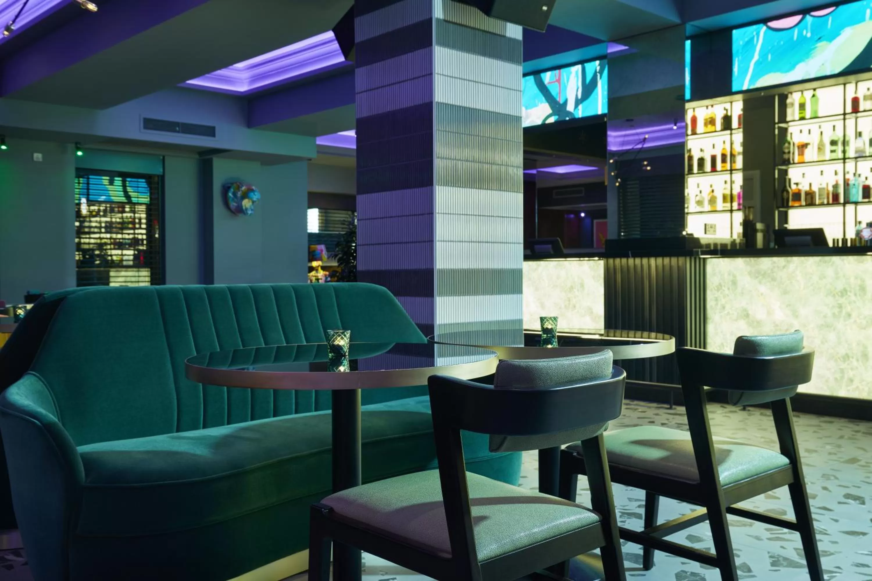 Lounge or bar in NYX Hotel London Holborn by Leonardo Hotels