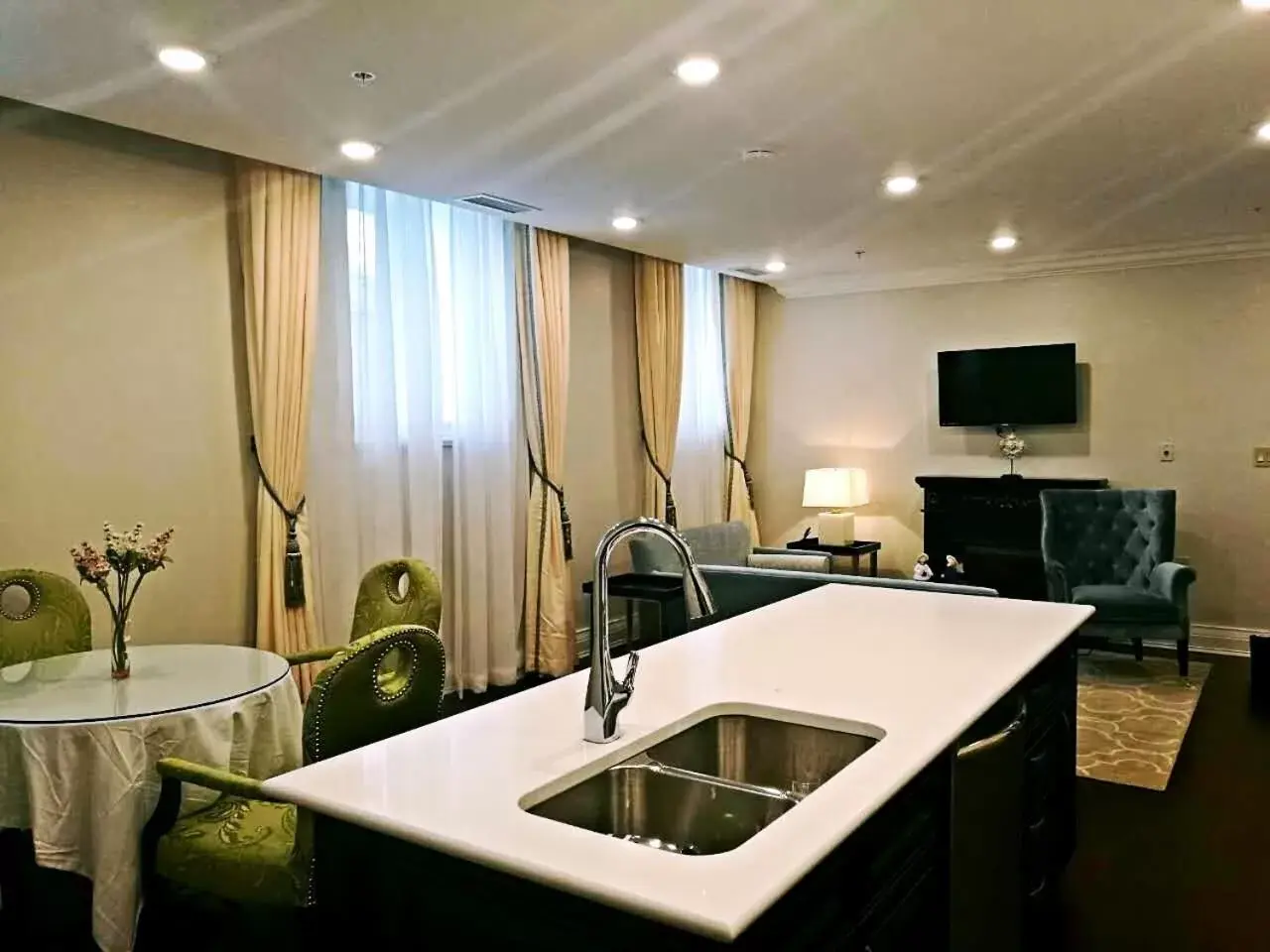 Two-Bedroom Apartment - Lower Level in Sydney Boutique Inn & Suites Two-Bedroom Apartment - Lower Level in Sydney Boutique Inn & Suites