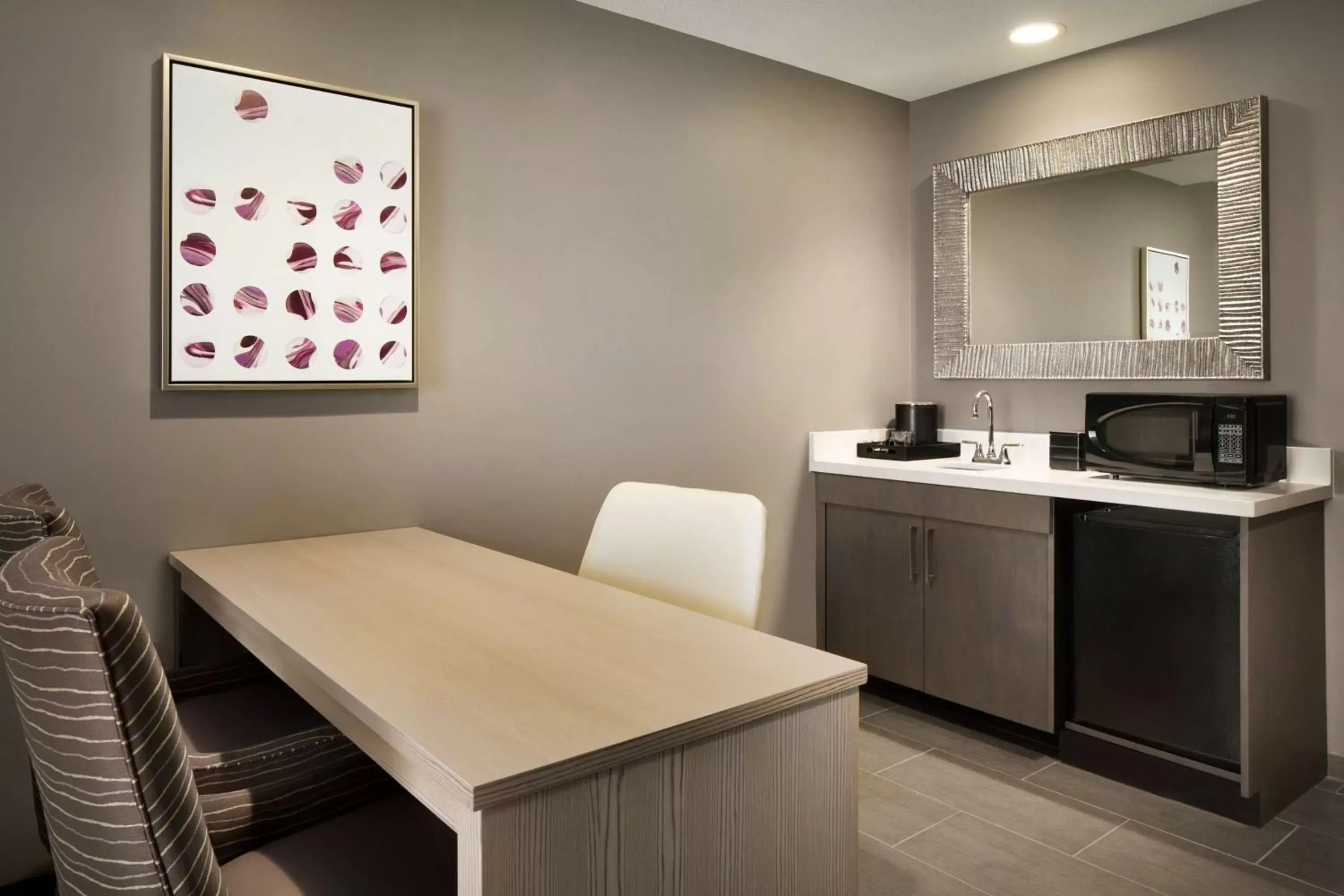 Bedroom, Kitchen/Kitchenette in Embassy Suites by Hilton Charlotte Uptown