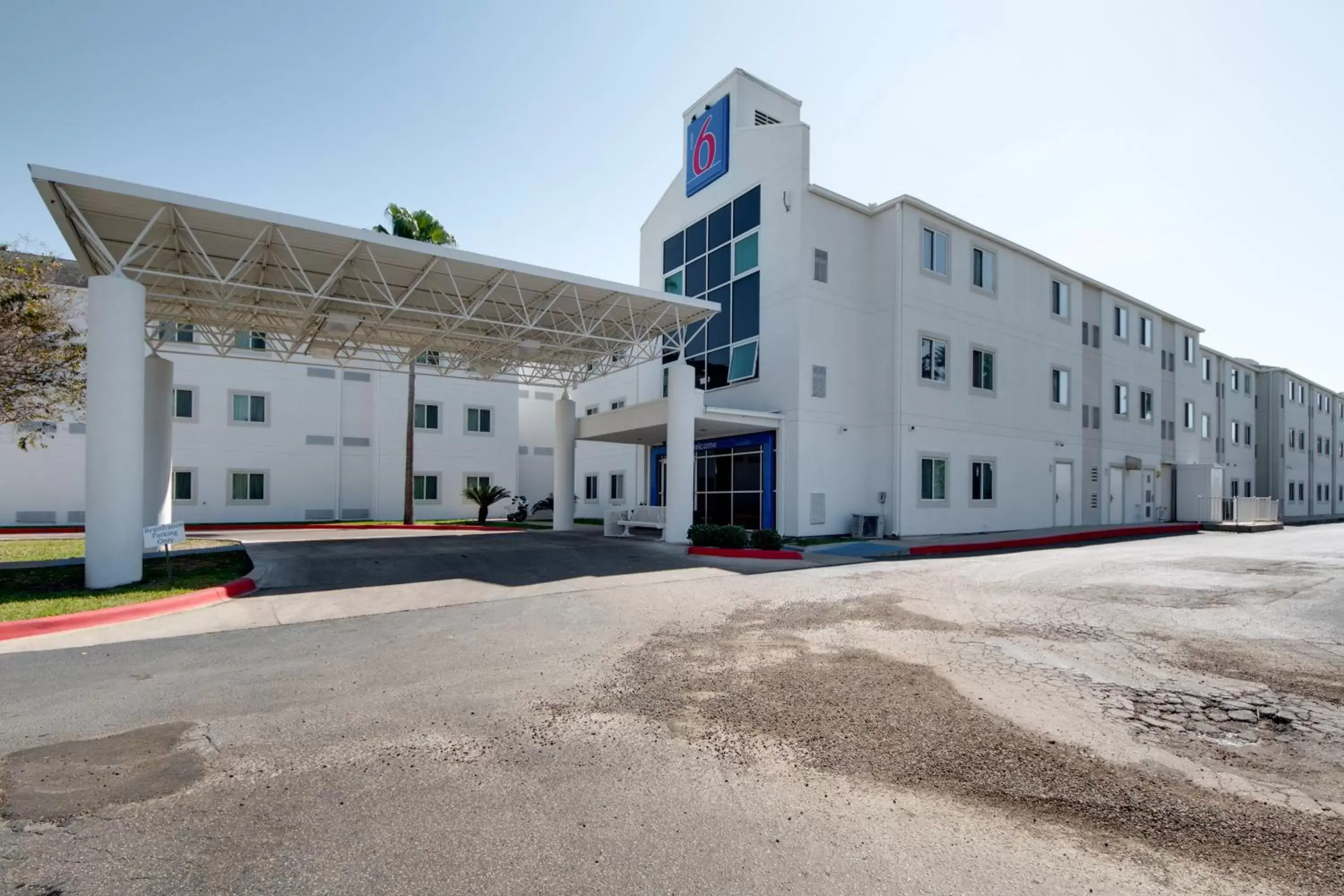 Facade/entrance, Property Building in Motel 6-Brownsville, TX