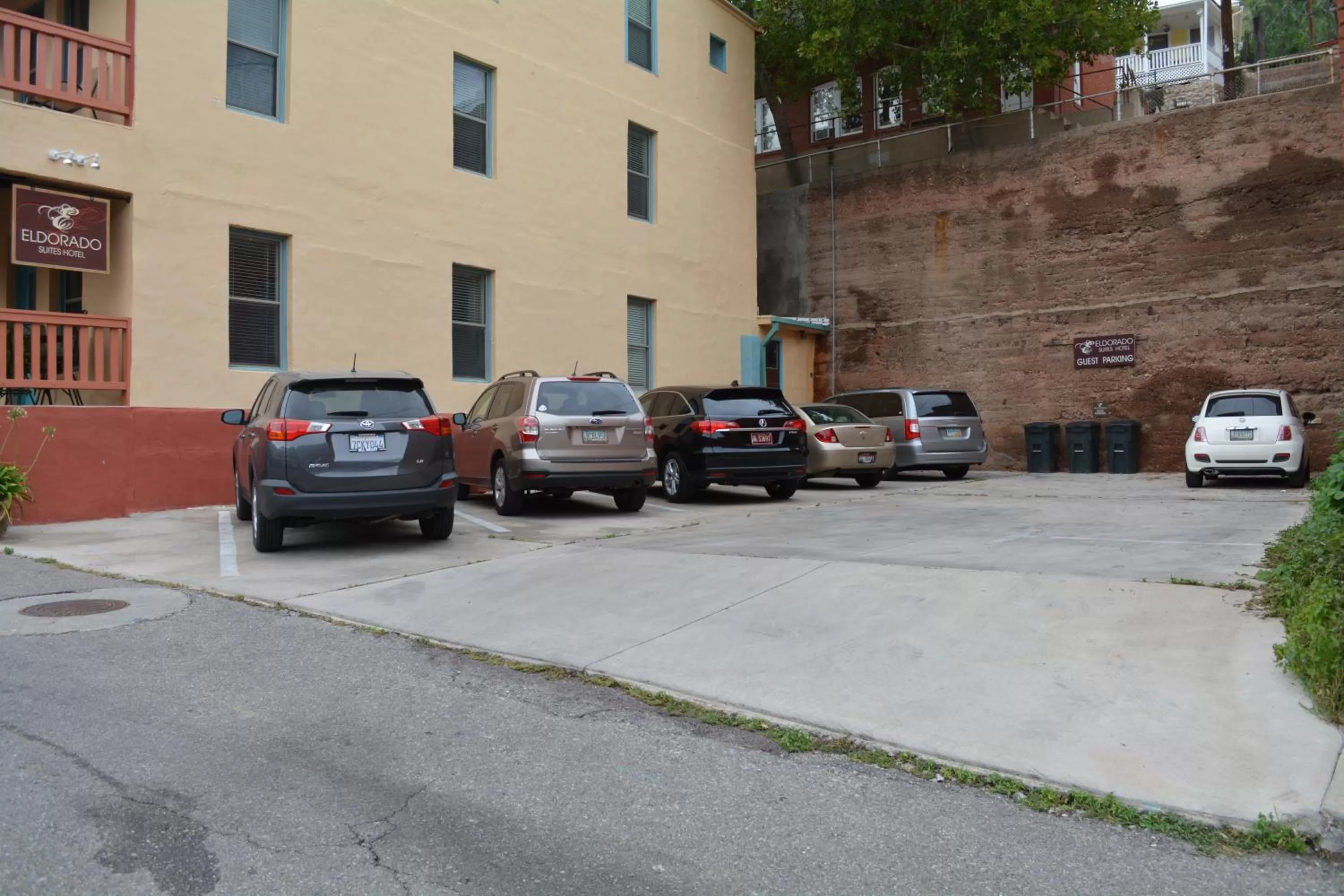 Property Building in Eldorado Suites Hotel