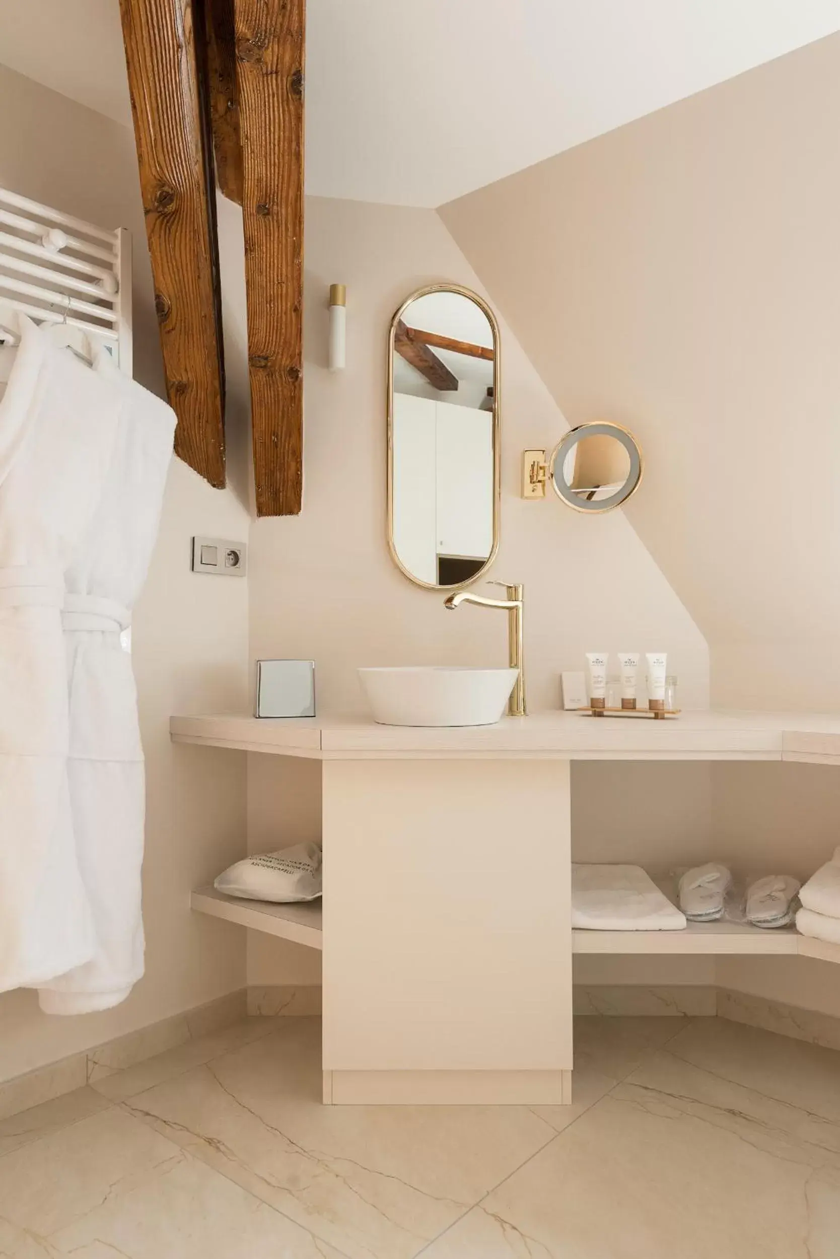 Bathroom in Belle Epoque