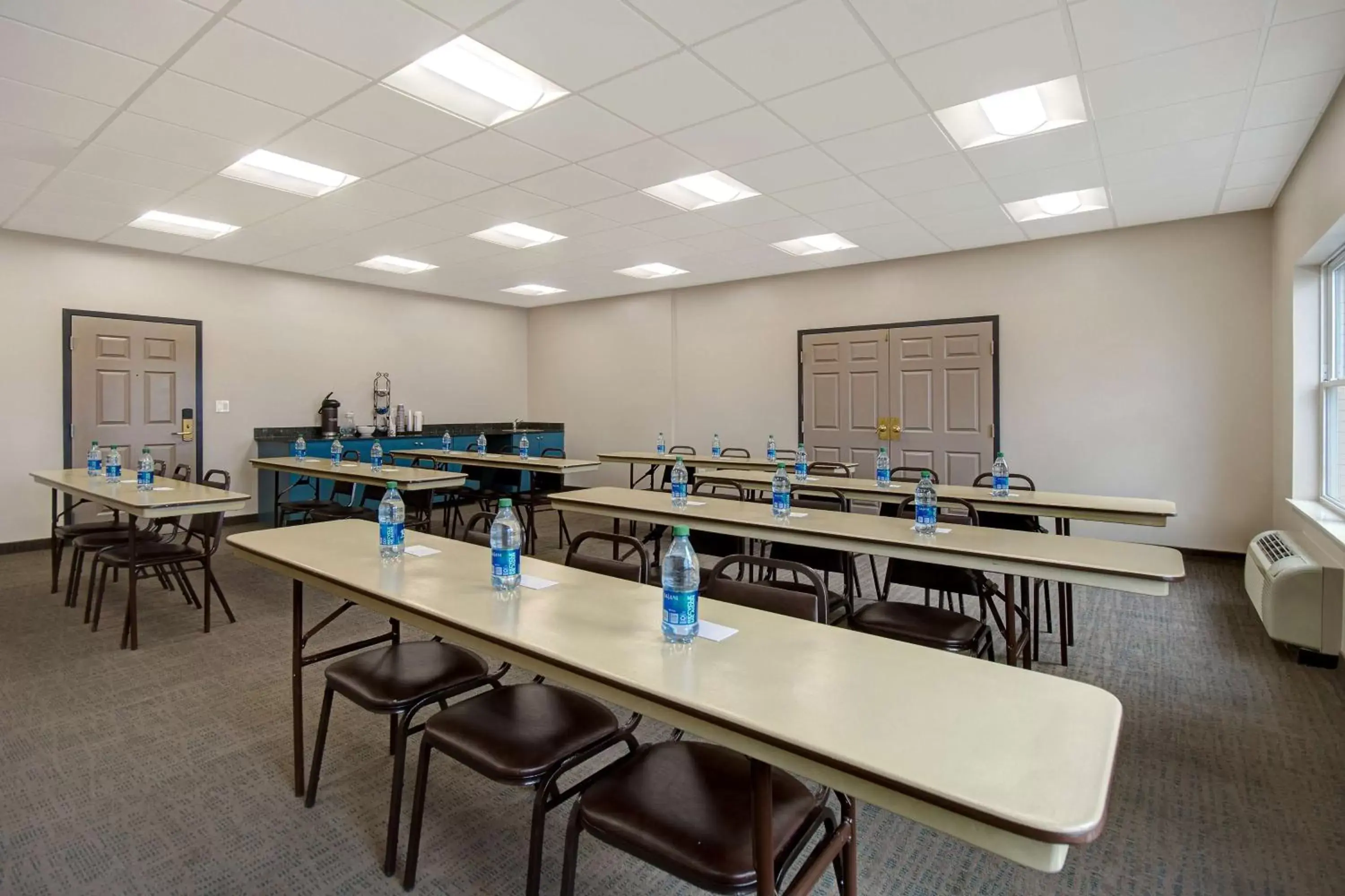 Meeting/conference room in Country Inn & Suites by Radisson, Cincinnati Airport, KY