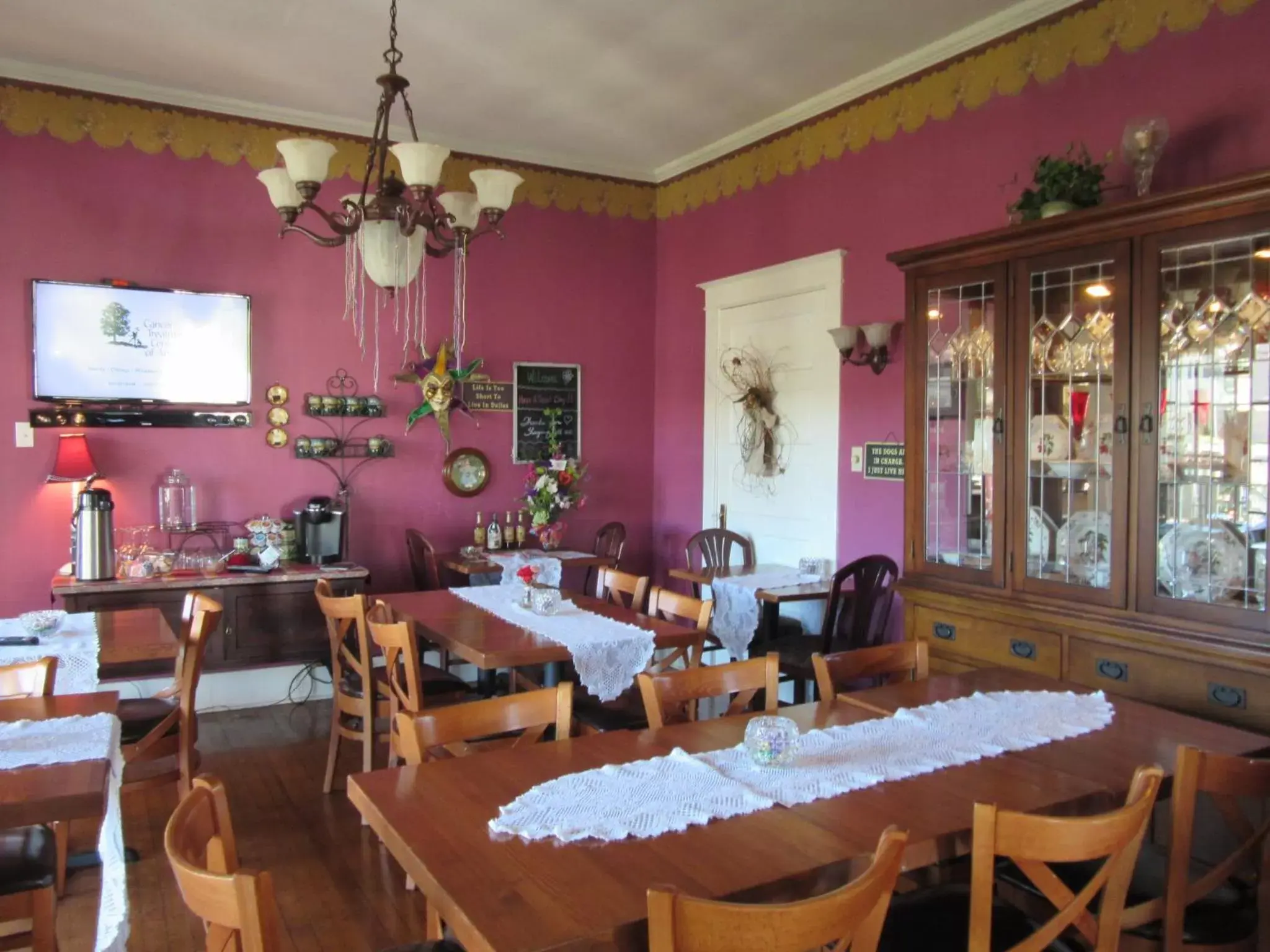 Restaurant/Places to Eat in The Carriage House