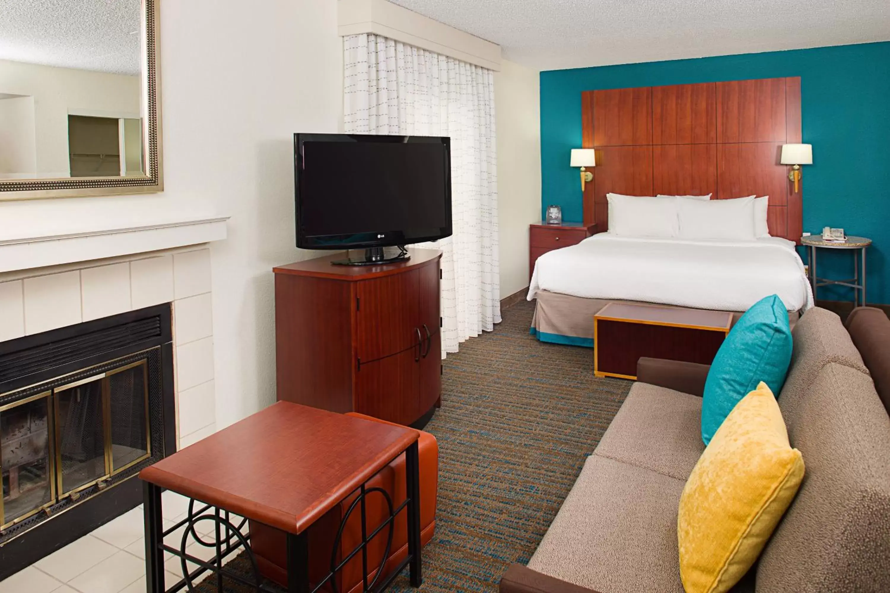 Photo of the whole room, TV/Entertainment Center in Residence Inn Ontario Airport