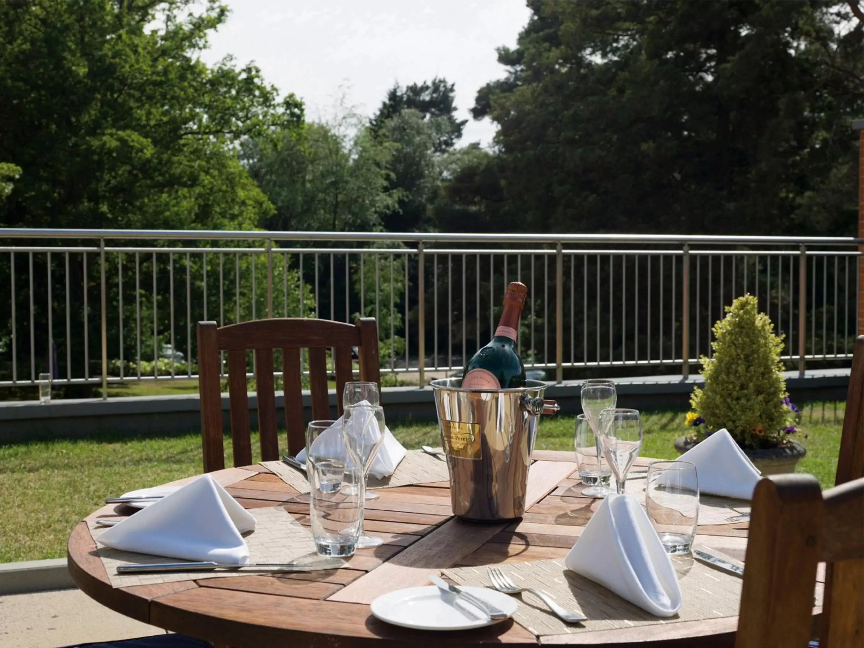 Balcony/Terrace, Restaurant/Places to Eat in Macdonald Berystede Hotel & Spa
