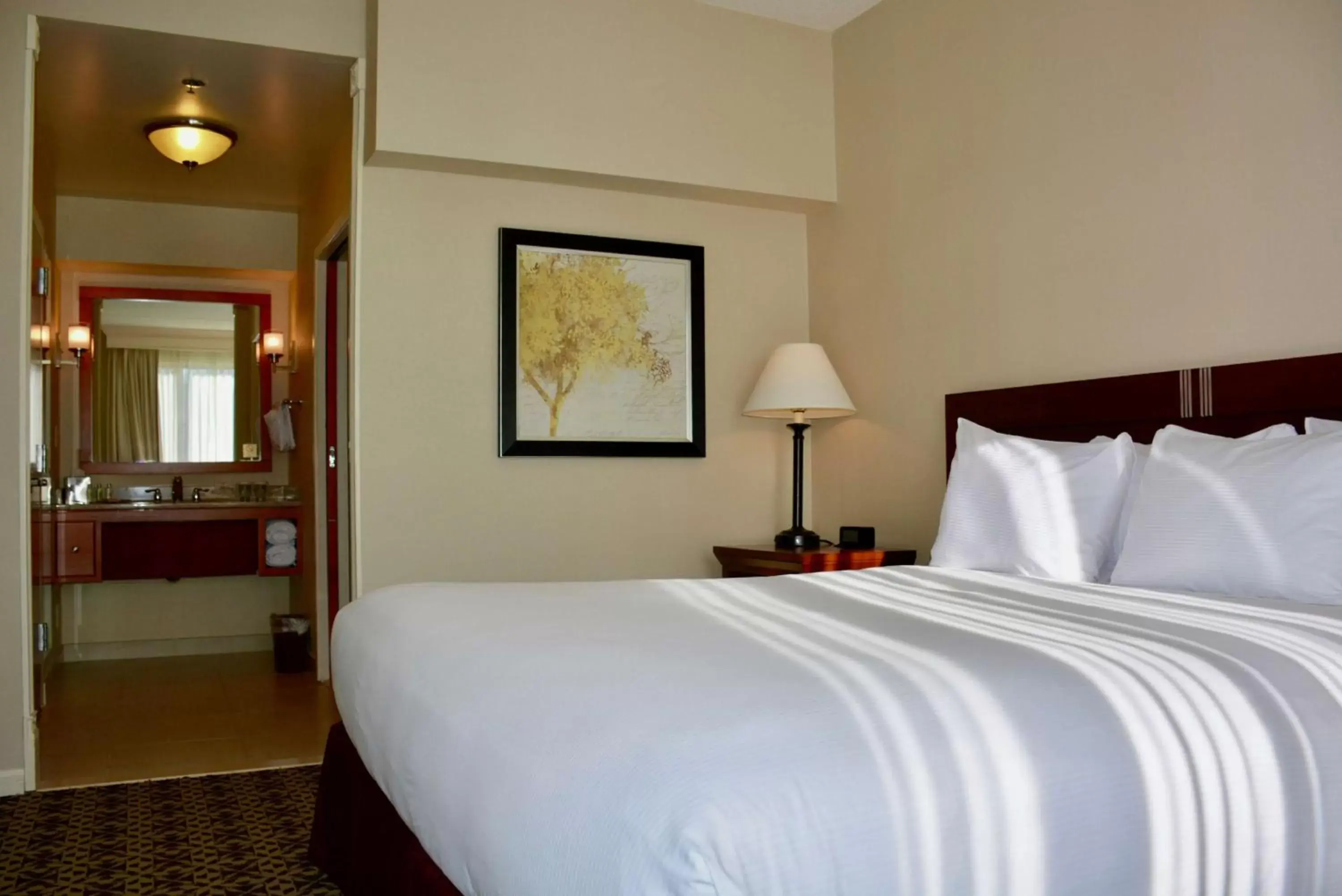 Bed in DoubleTree Suites by Hilton Mount Laurel