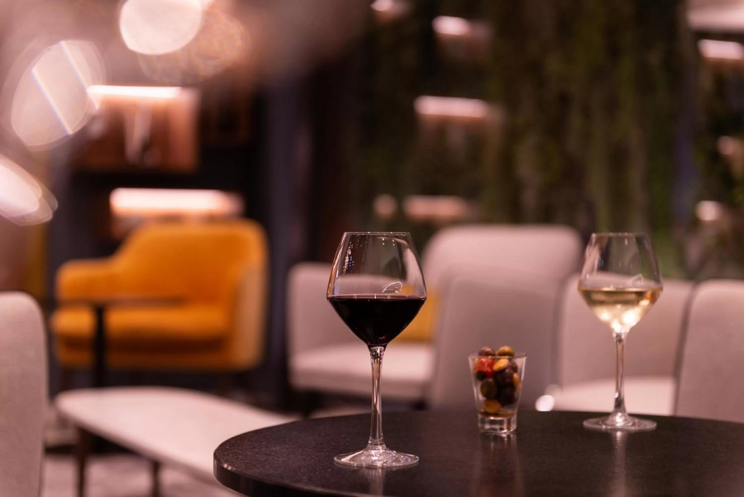 Lounge or bar in L'Amirauté Brest