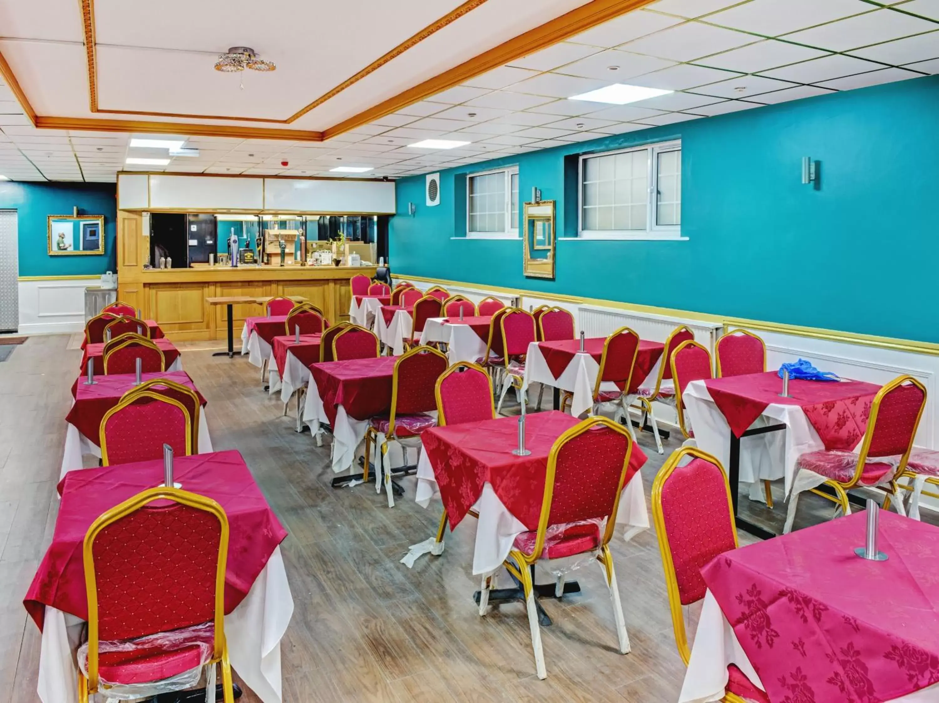 Meeting/conference room, Restaurant/Places to Eat in OYO Shilton Inn