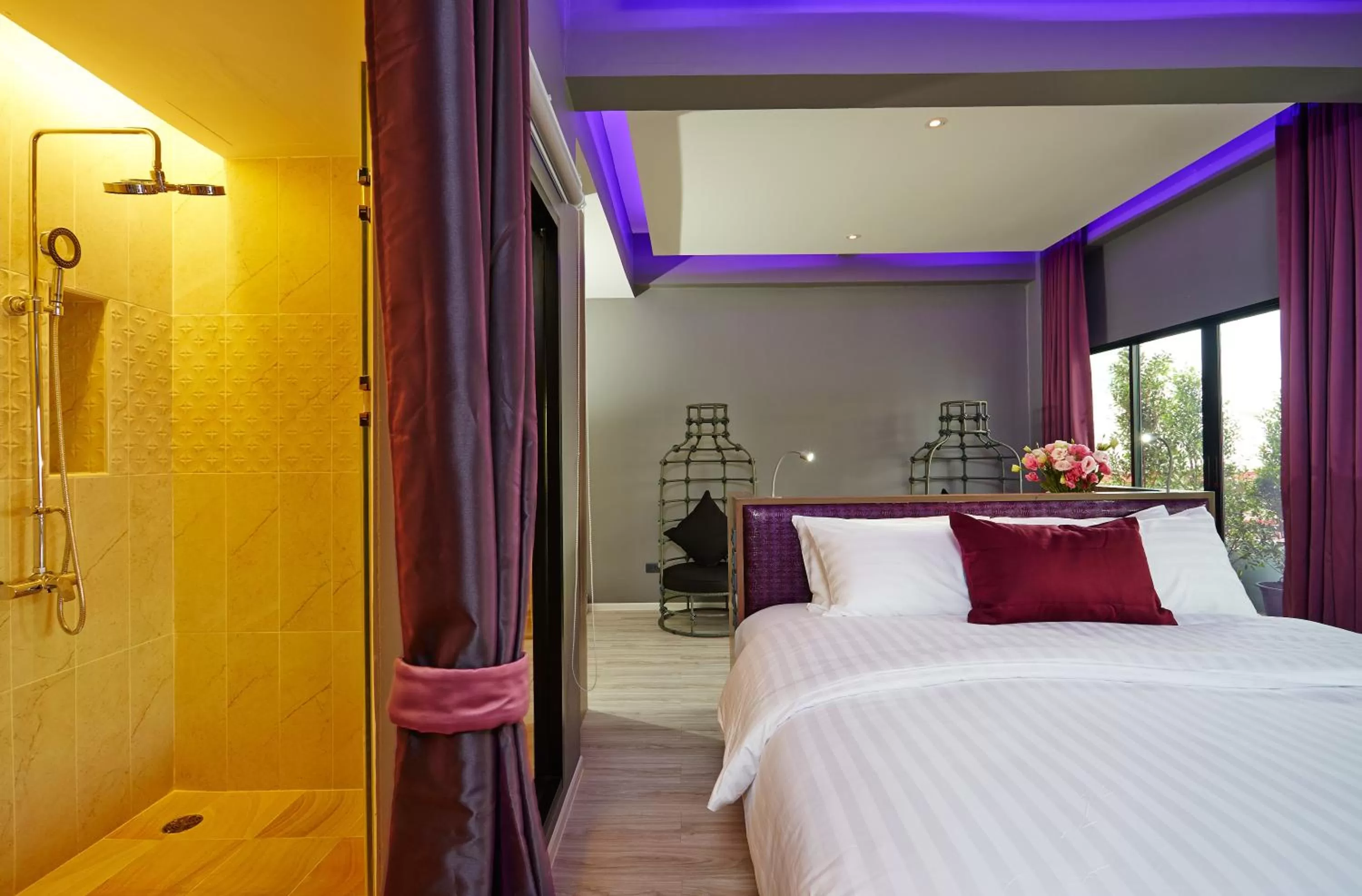 Shower, Bed in The Weekend Pattaya (Tweet Tweet Nest Pattaya)