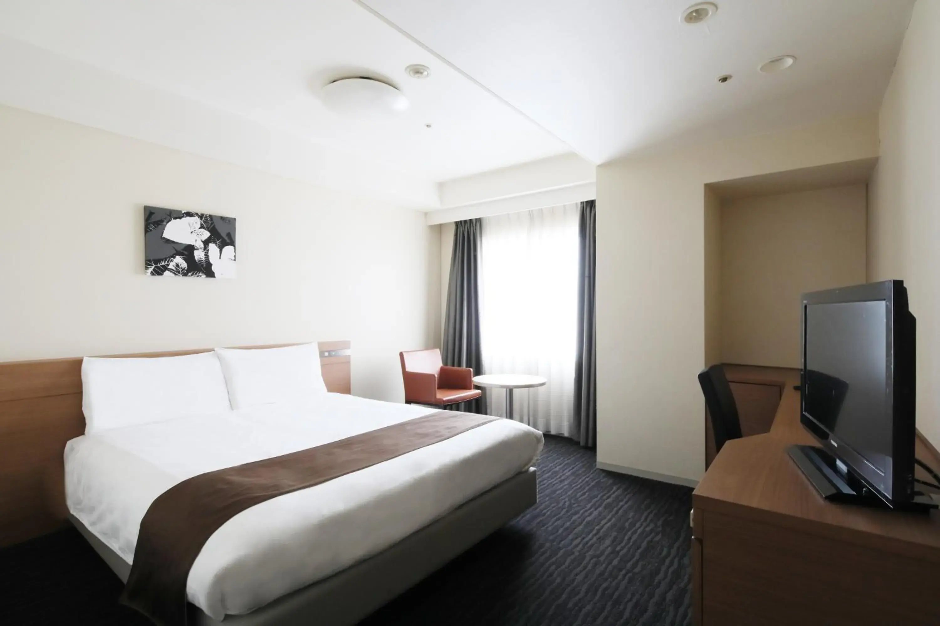 Photo of the whole room, Bed in Hiroshima Tokyu Rei Hotel