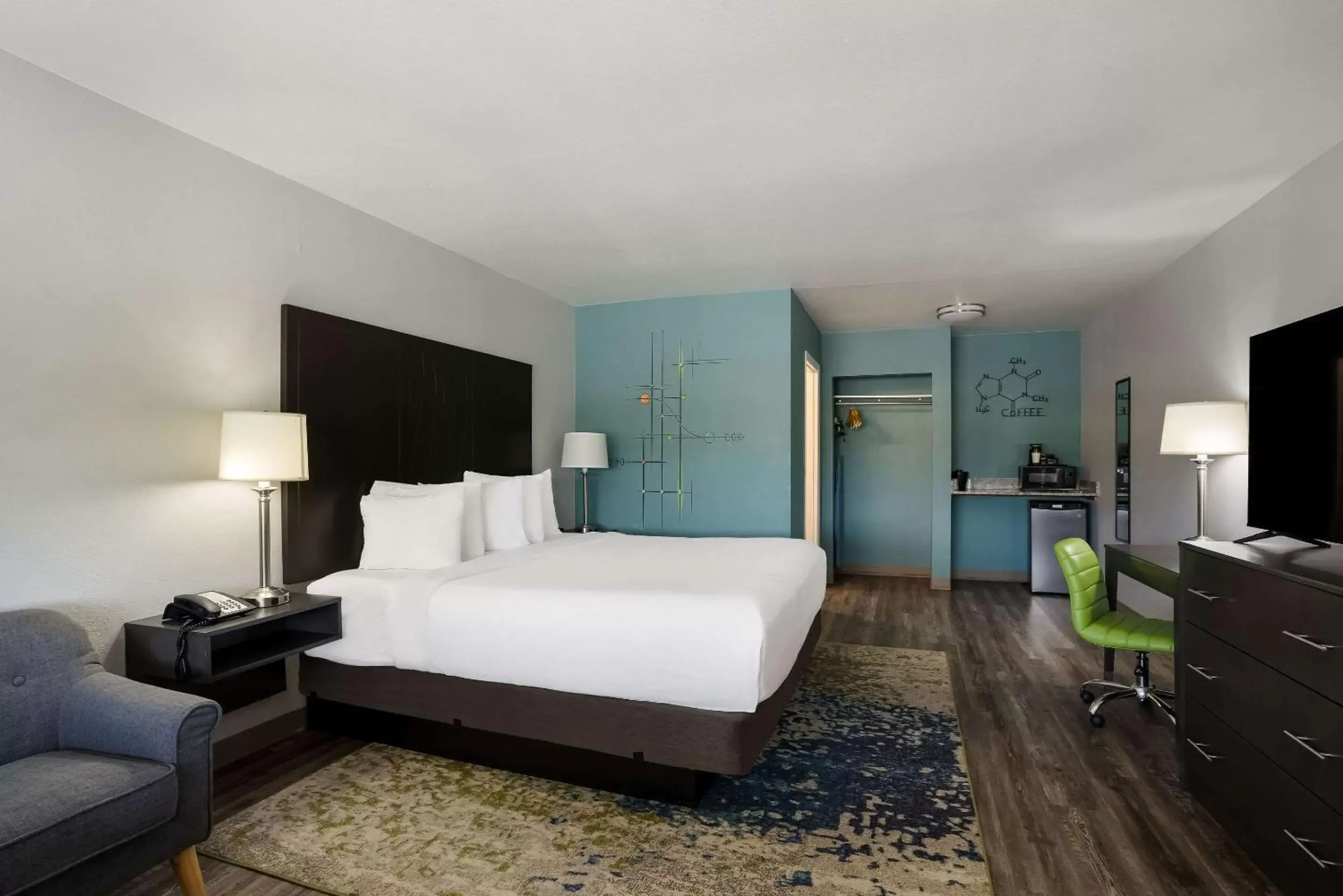 Bedroom in Richland Riverfront Hotel, Ascend Hotel Collection