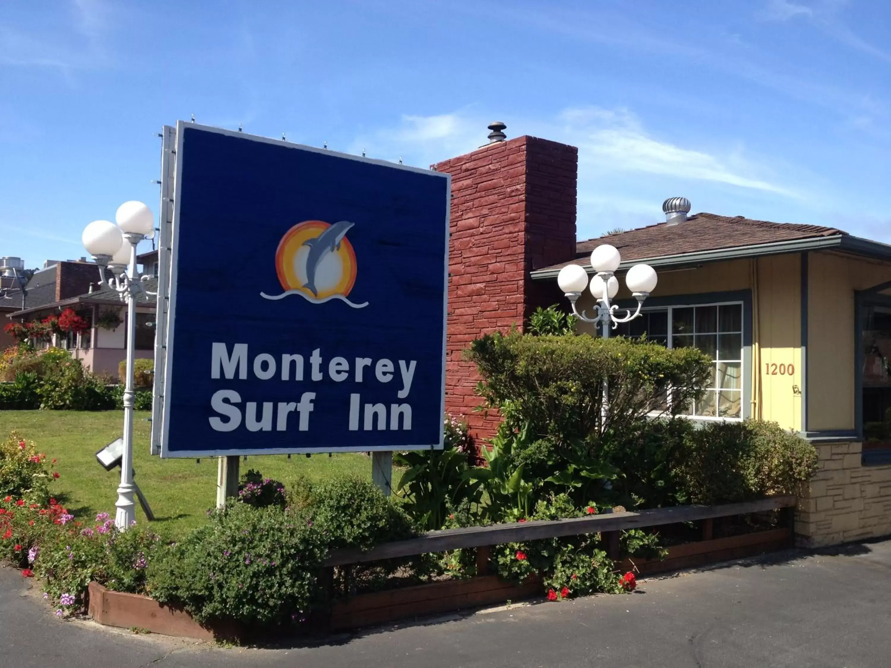 Facade/entrance, Property Building in Monterey Surf Inn