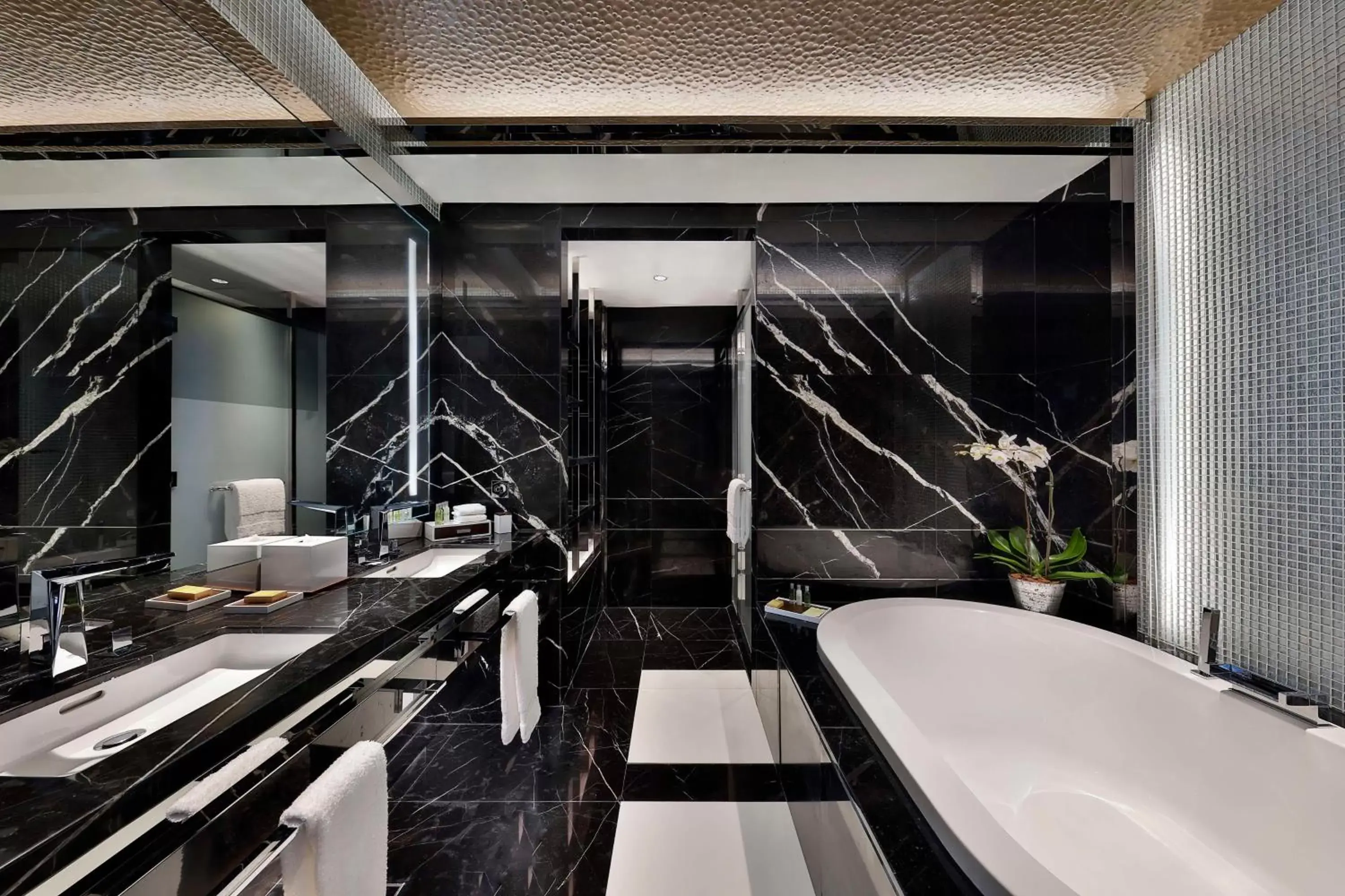Bathroom in Hilton Dubai Palm Jumeirah