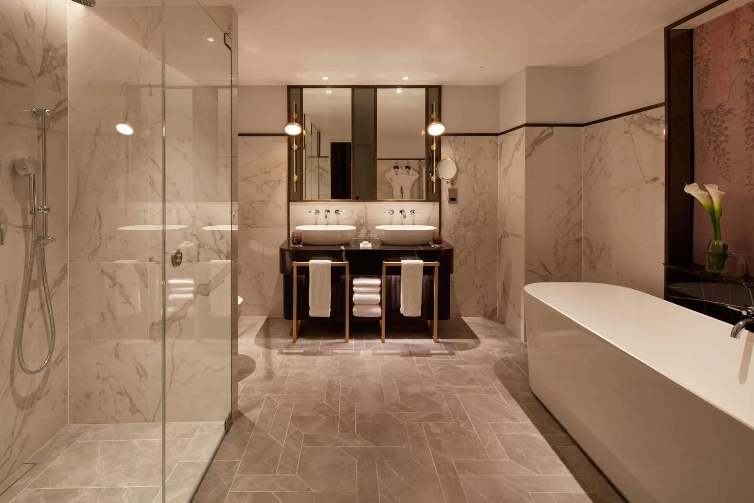 Bathroom in The Biltmore Mayfair, LXR Hotels & Resorts