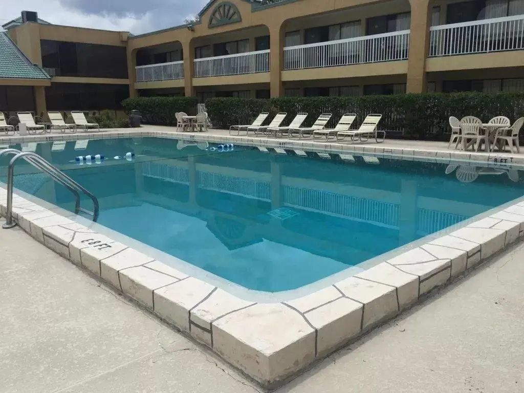 Swimming Pool in Budget Inn Sanford International Airport